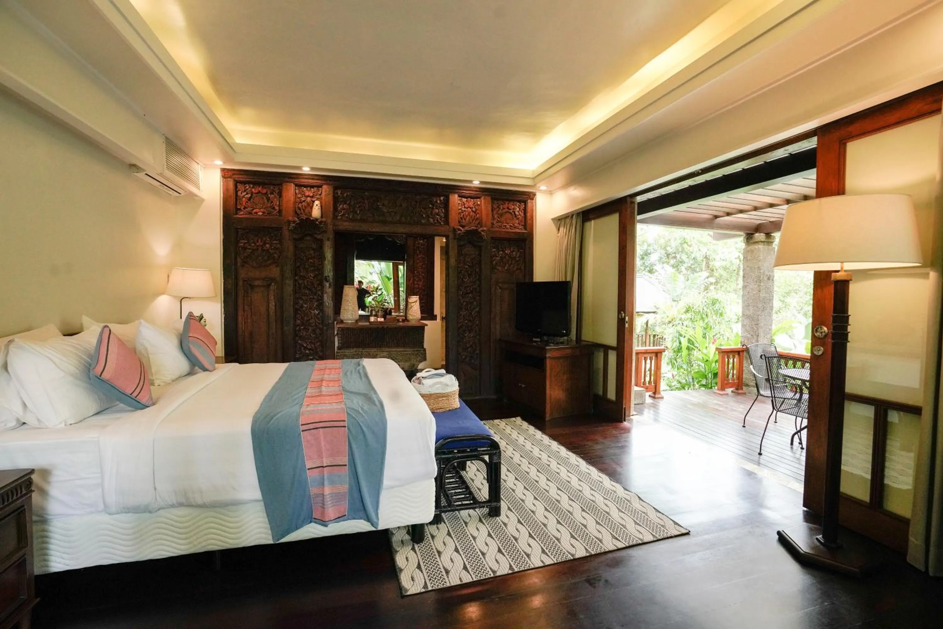 Photo of the whole room, Bed in Umah Lawas Villa Ubud