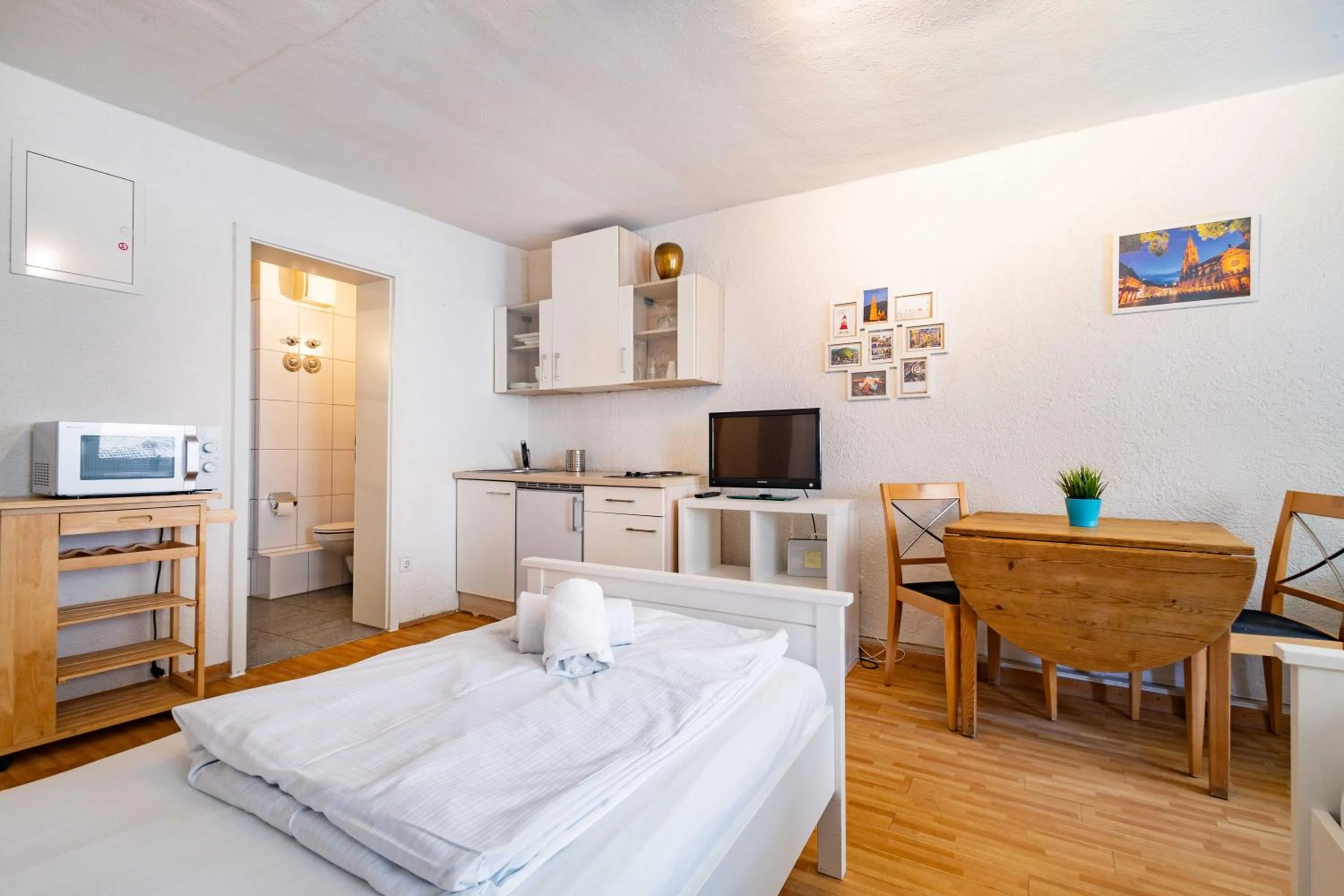 TV and multimedia in StayInn Apartments City Center