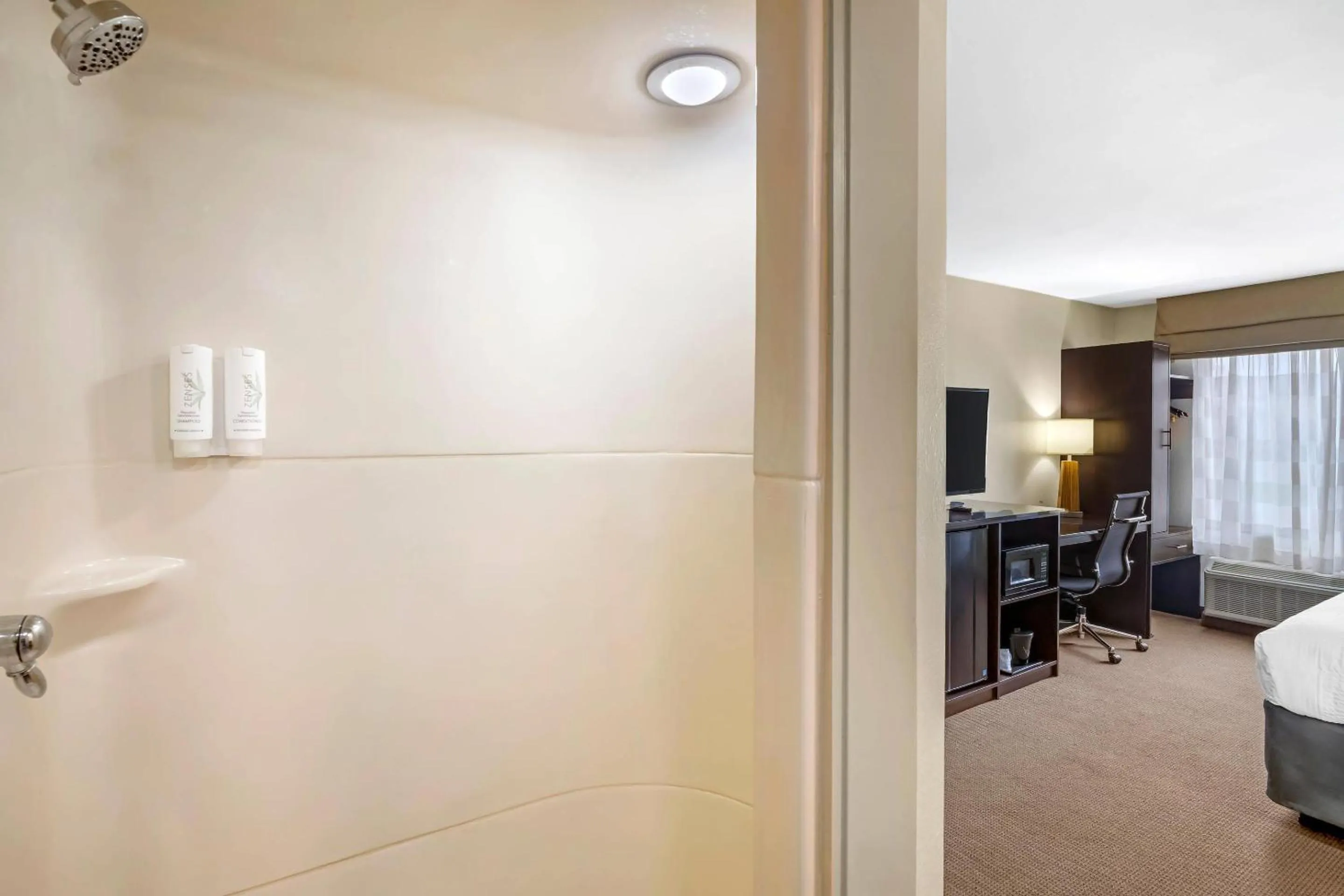 Bedroom, Bed in Sleep Inn Baton Rouge East I-12