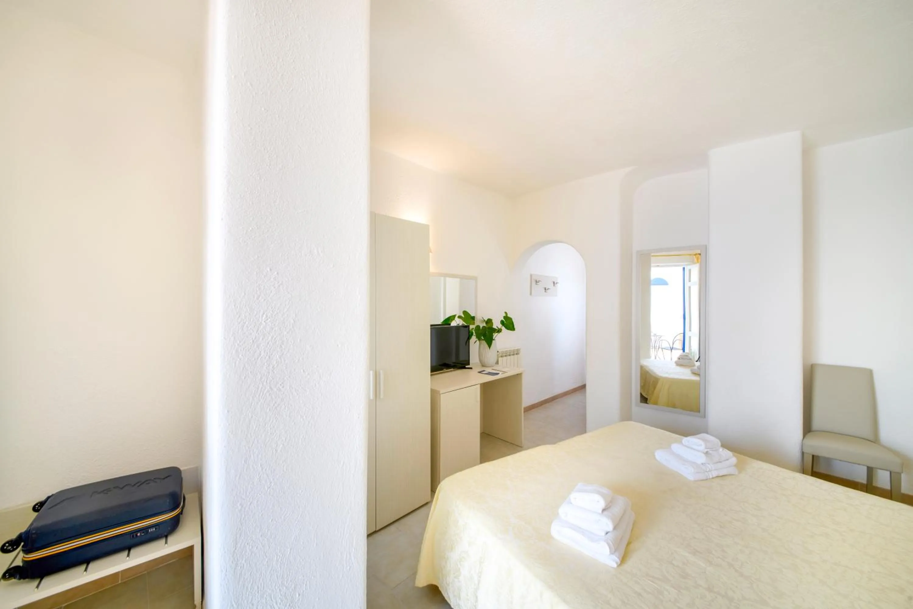 Photo of the whole room, Bed in Hotel Grazia alla Scannella