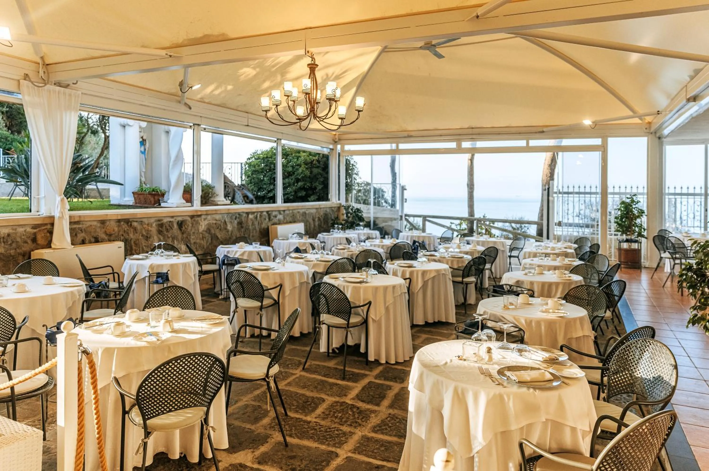 Restaurant/places to eat in Hotel Grazia alla Scannella