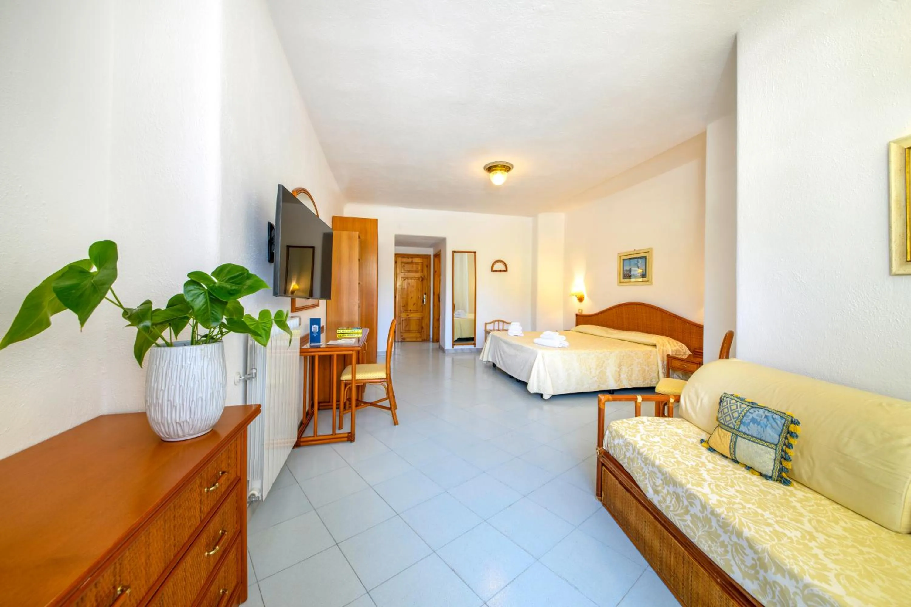 Photo of the whole room, Bed in Hotel Grazia alla Scannella