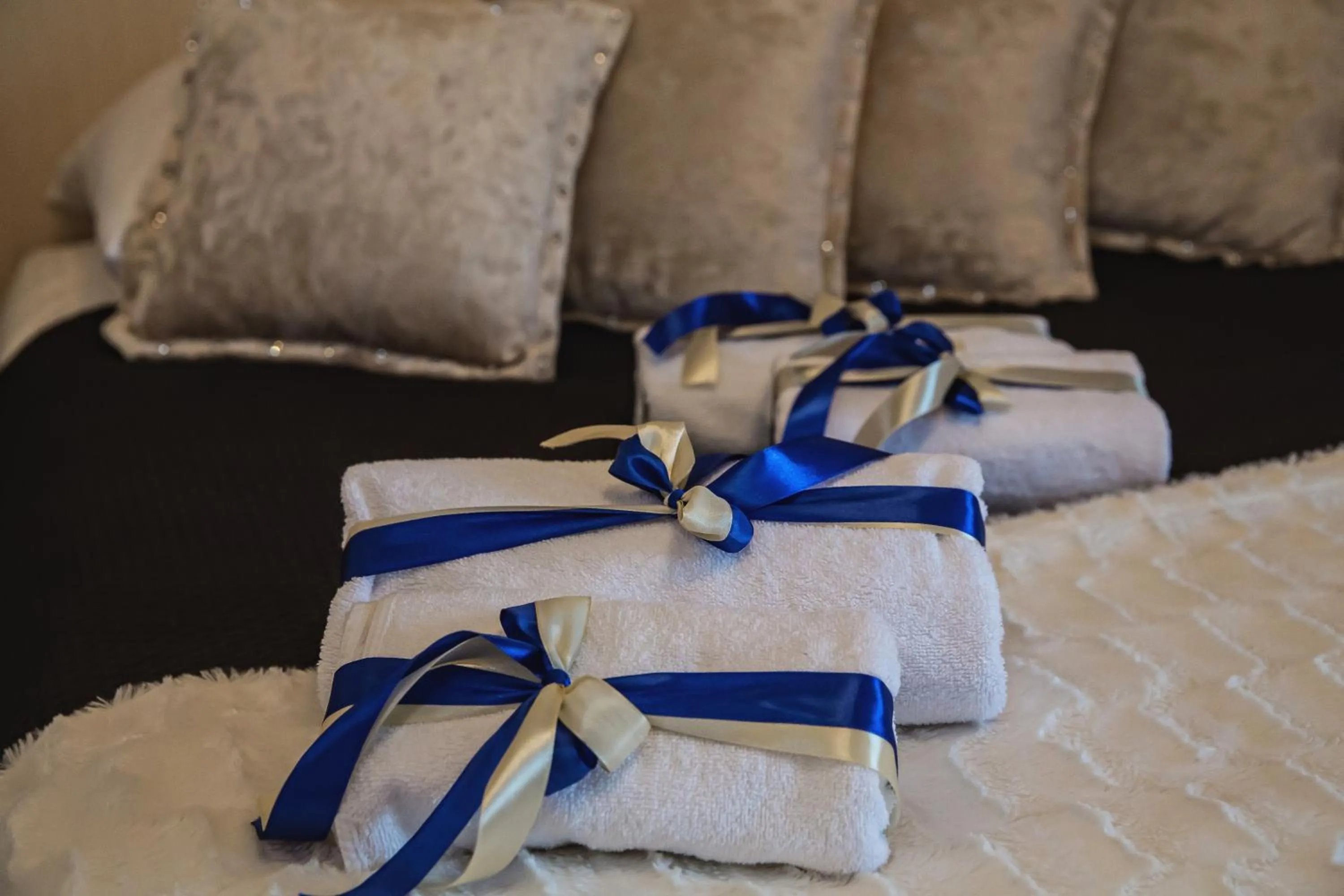 towels, Bed in HOTEL LORD