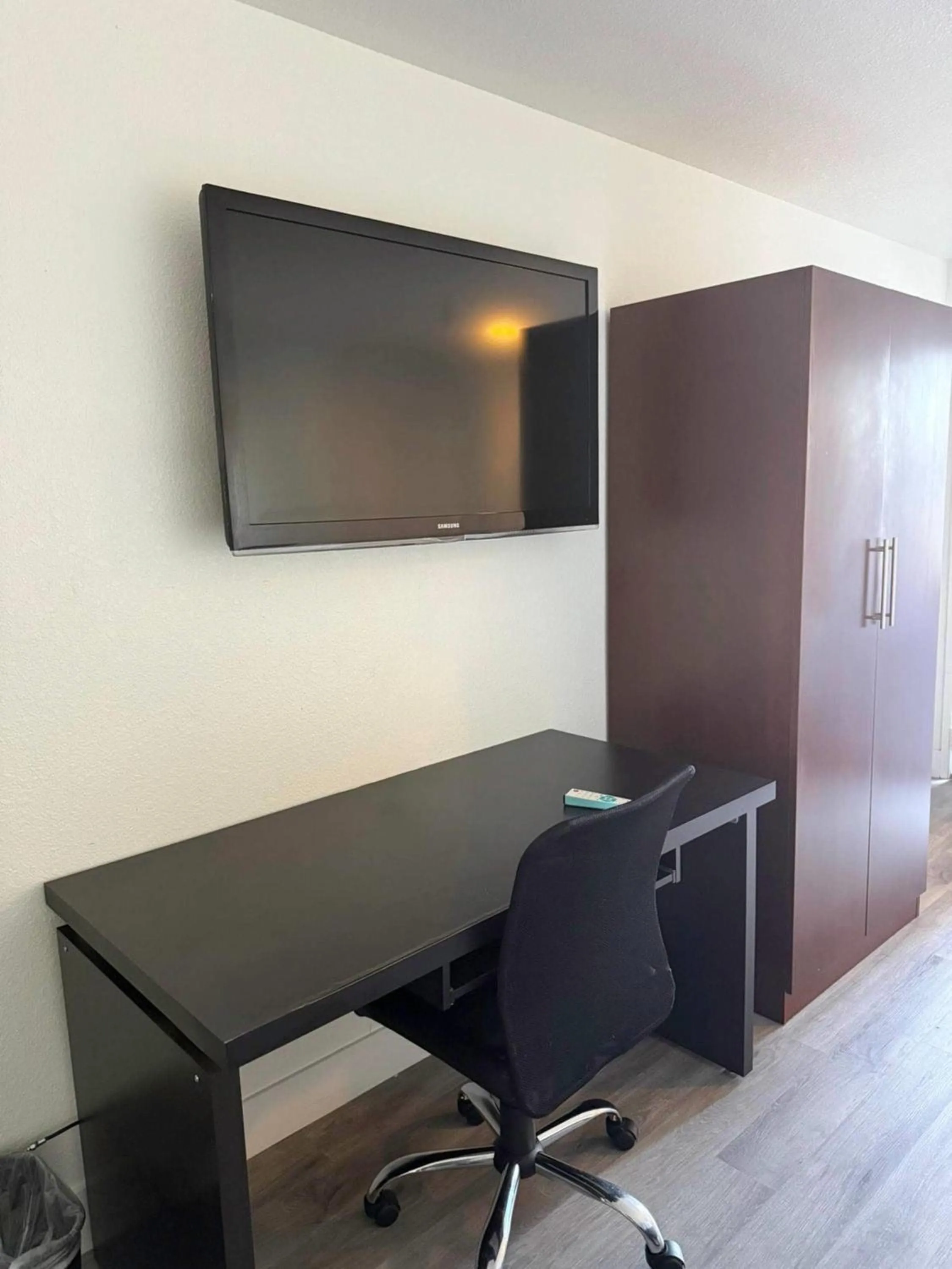 Bedroom in Rancho Cordova Inn