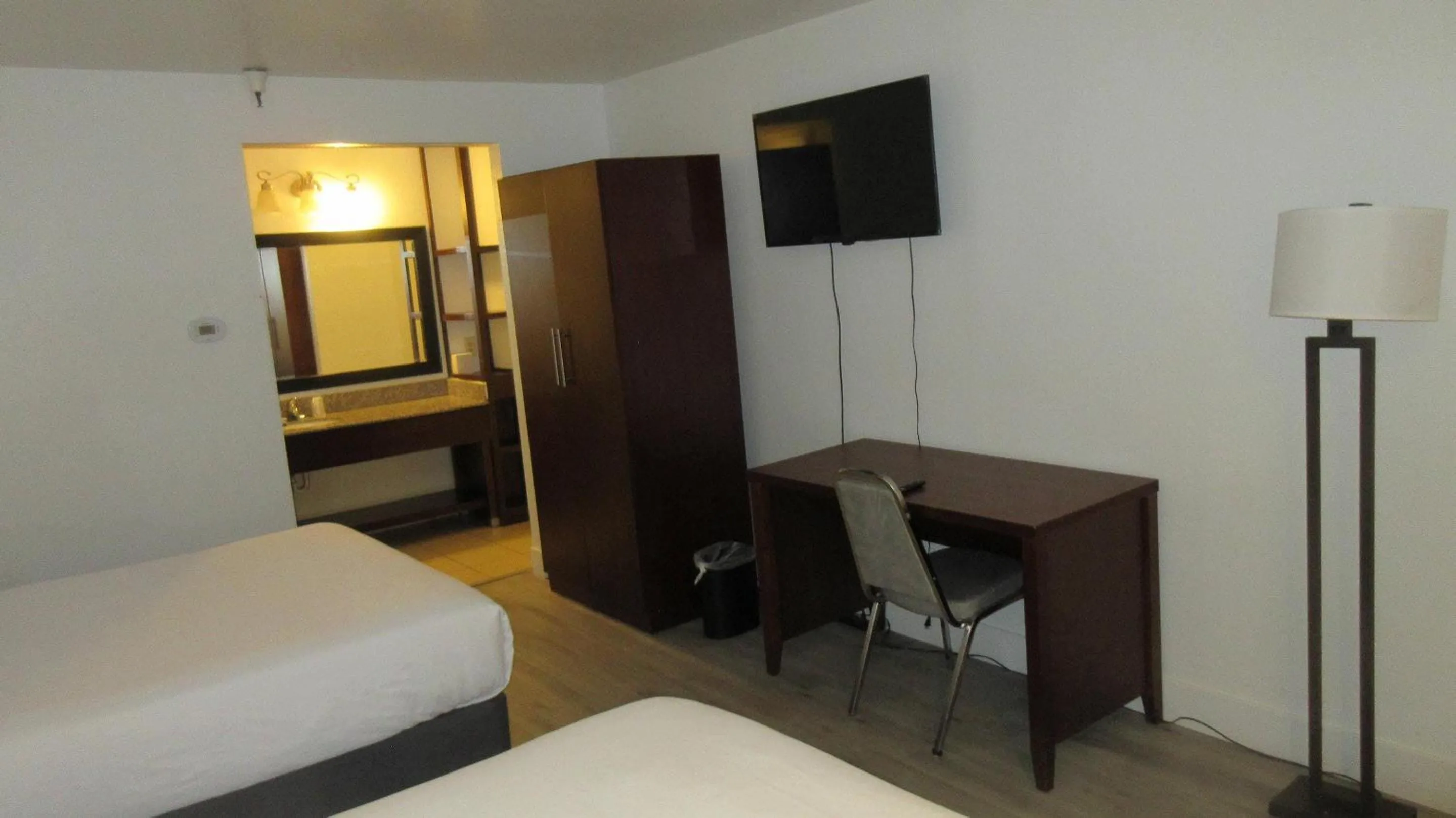 Bedroom in Rancho Cordova Inn