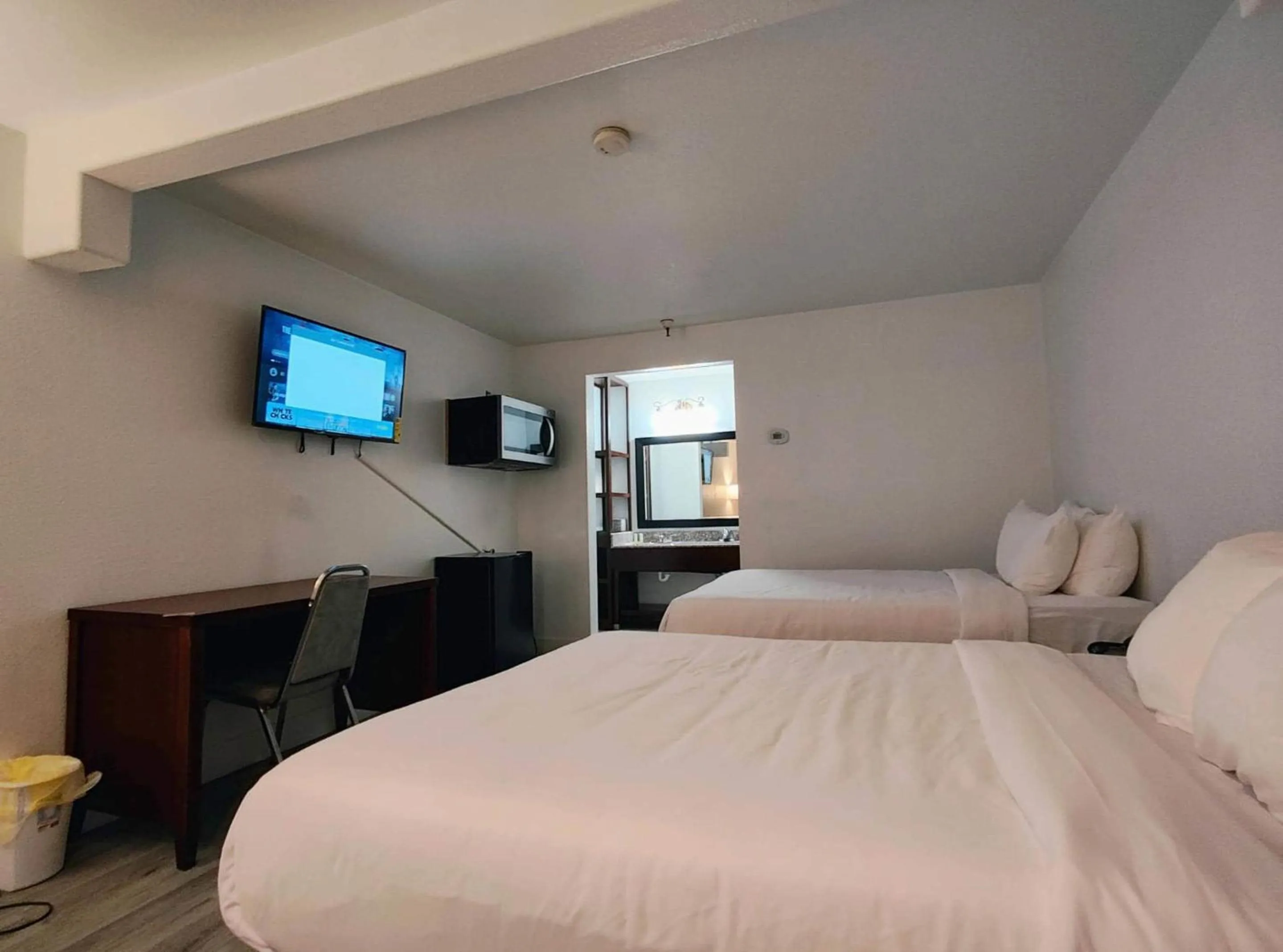 Bedroom in Rancho Cordova Inn