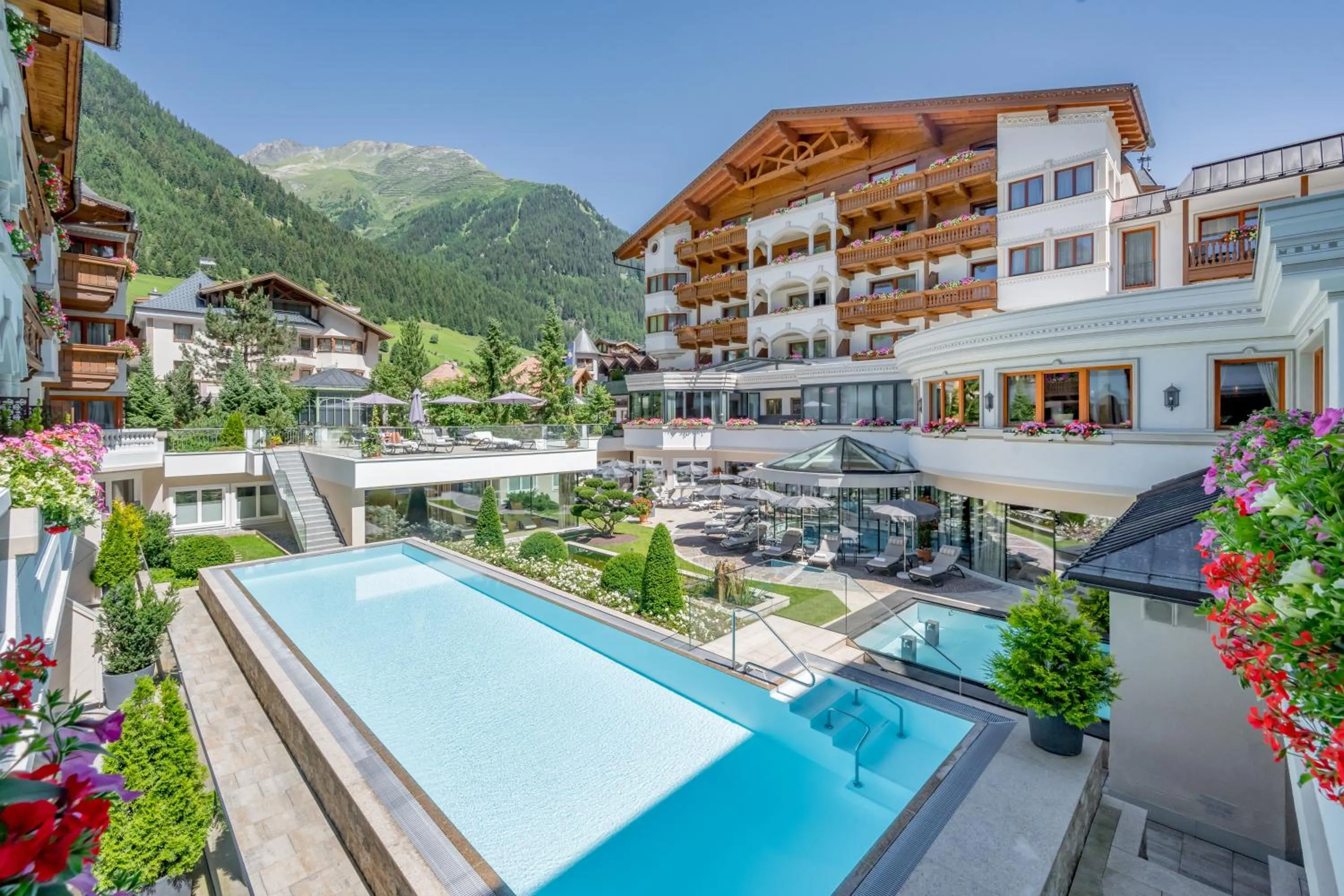 Property building in Trofana Royal 5-Sterne Superior Resort