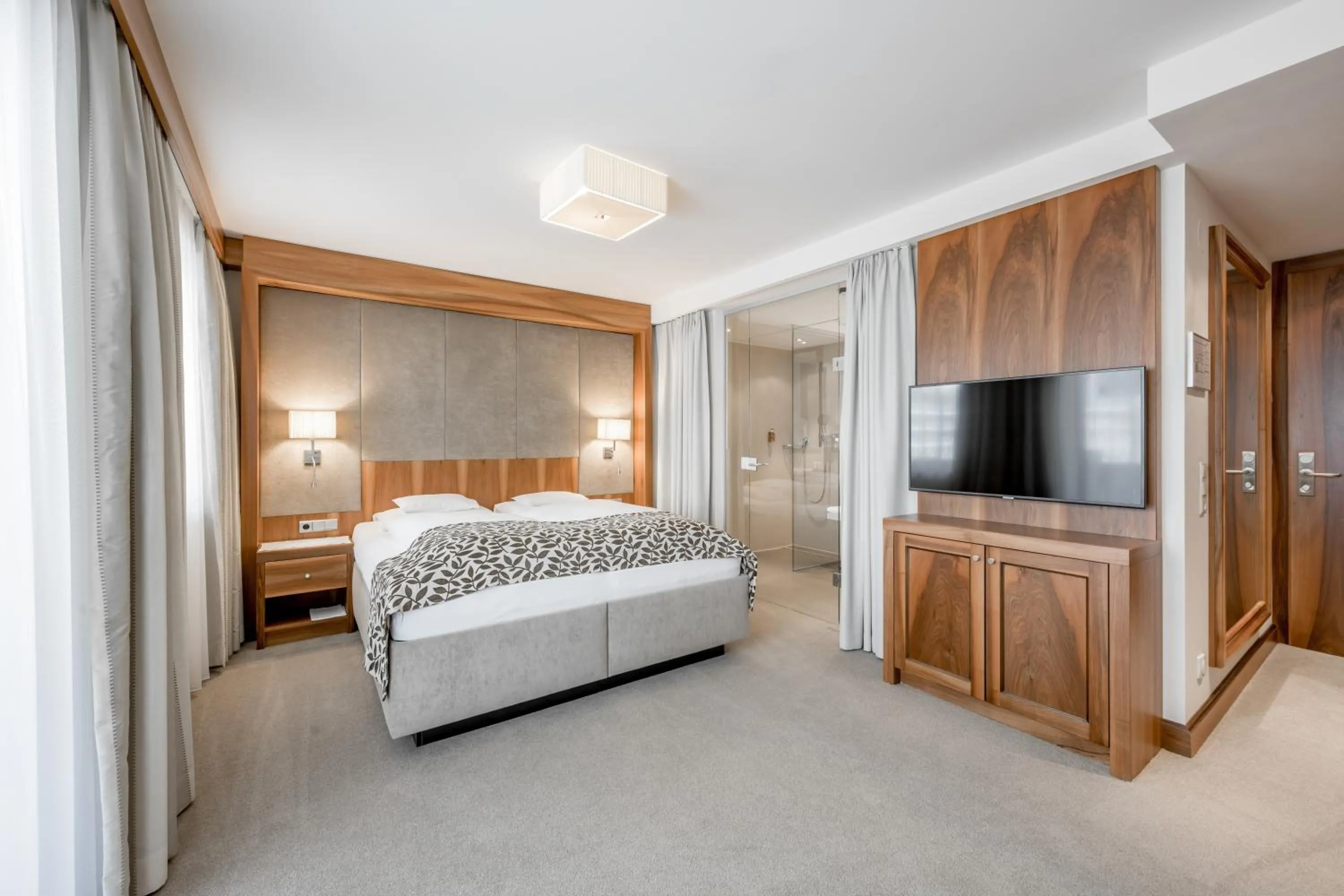 Photo of the whole room, Bed in Trofana Royal 5-Sterne Superior Resort