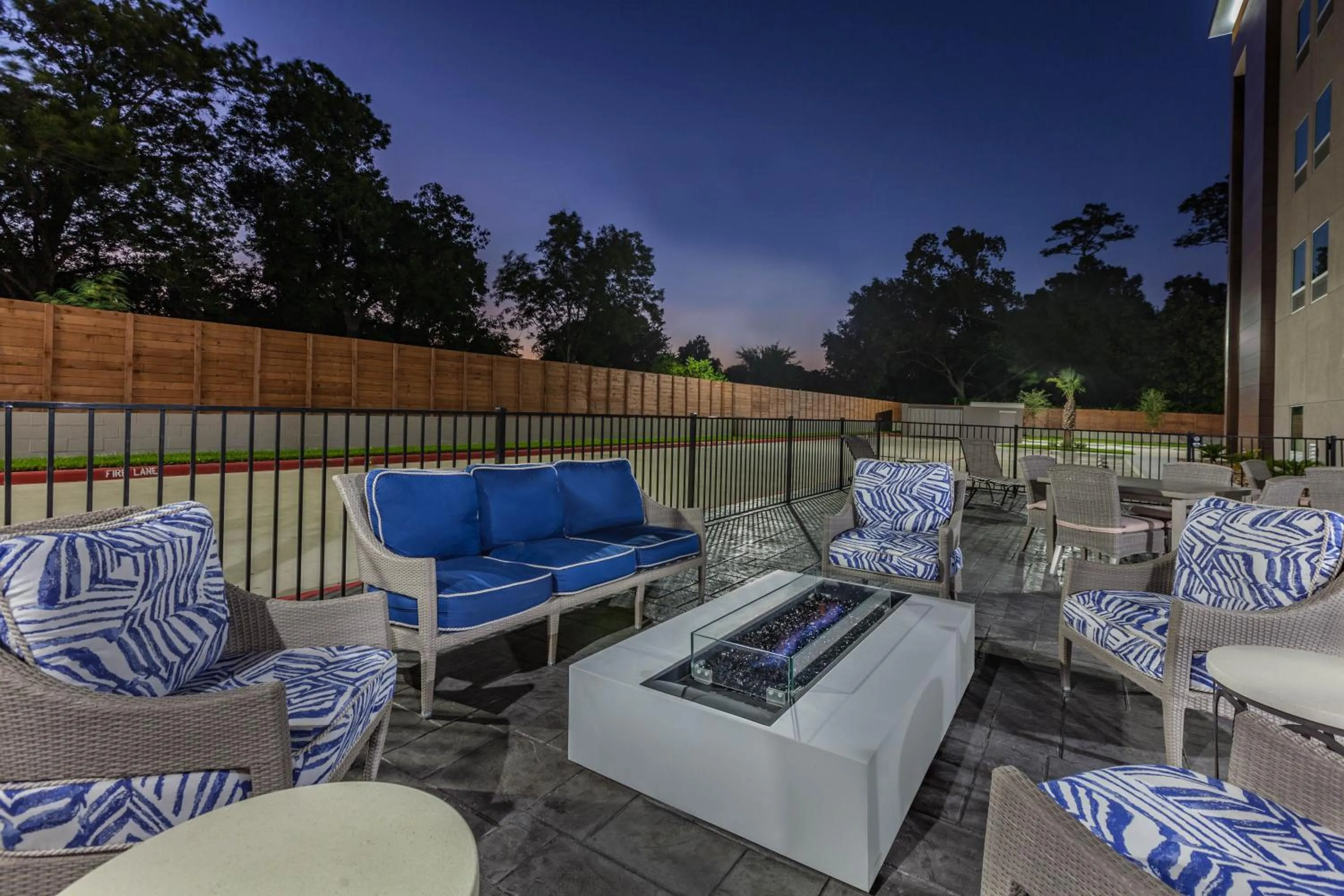 Property building in La Quinta by Wyndham Houston East at Sheldon Rd