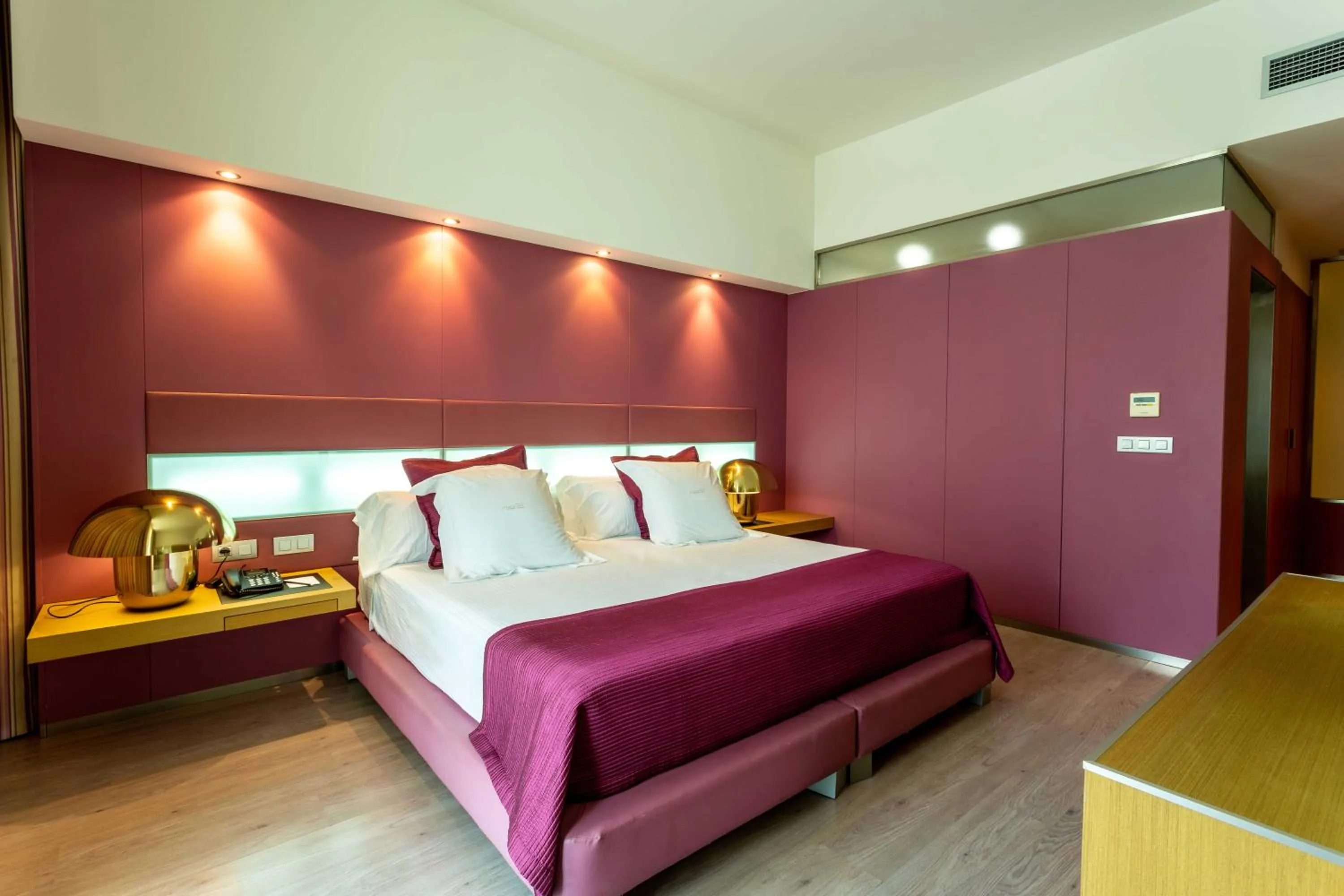 Photo of the whole room, Bed in La Finca Resort