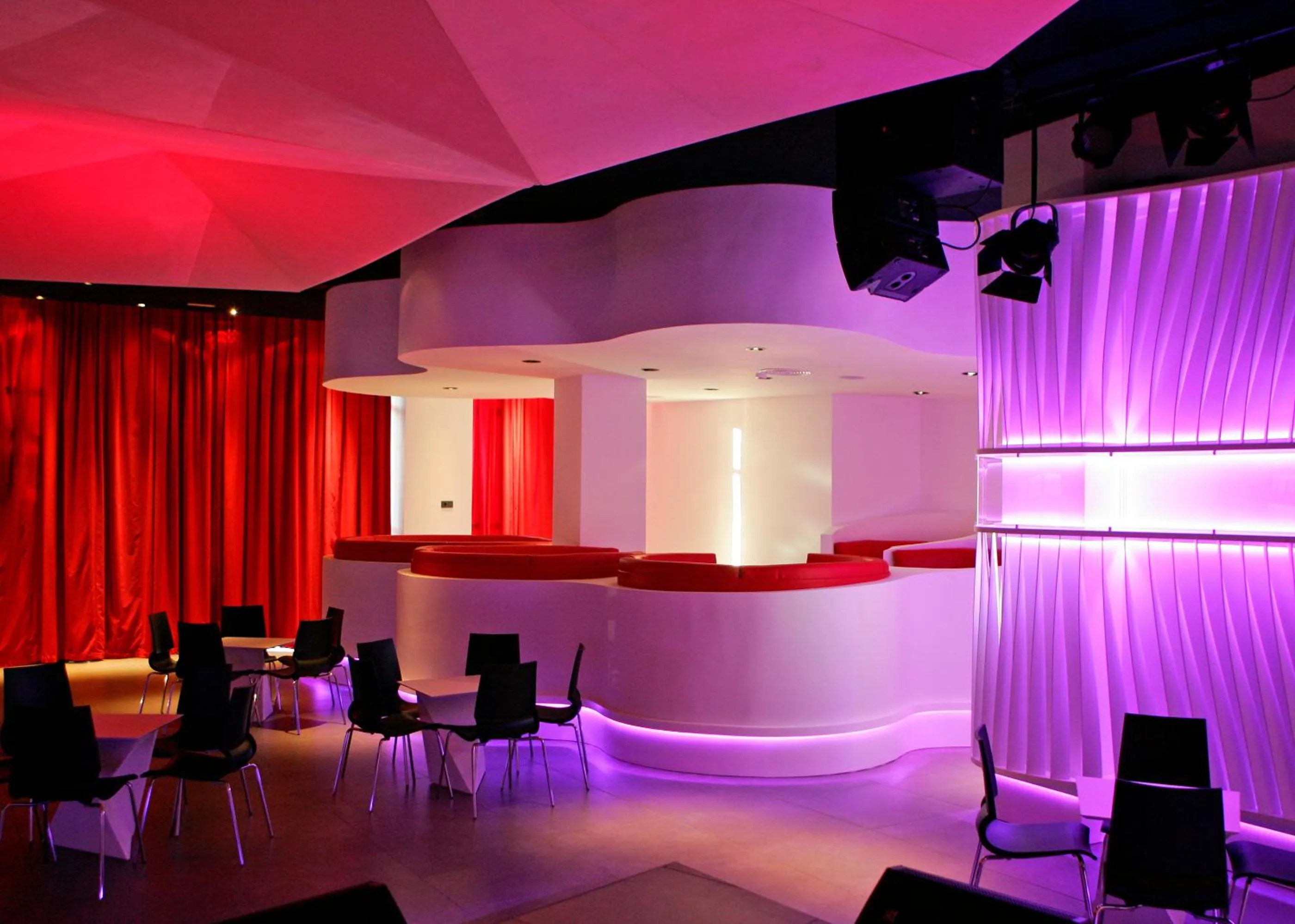 Lounge or bar in La Finca Resort