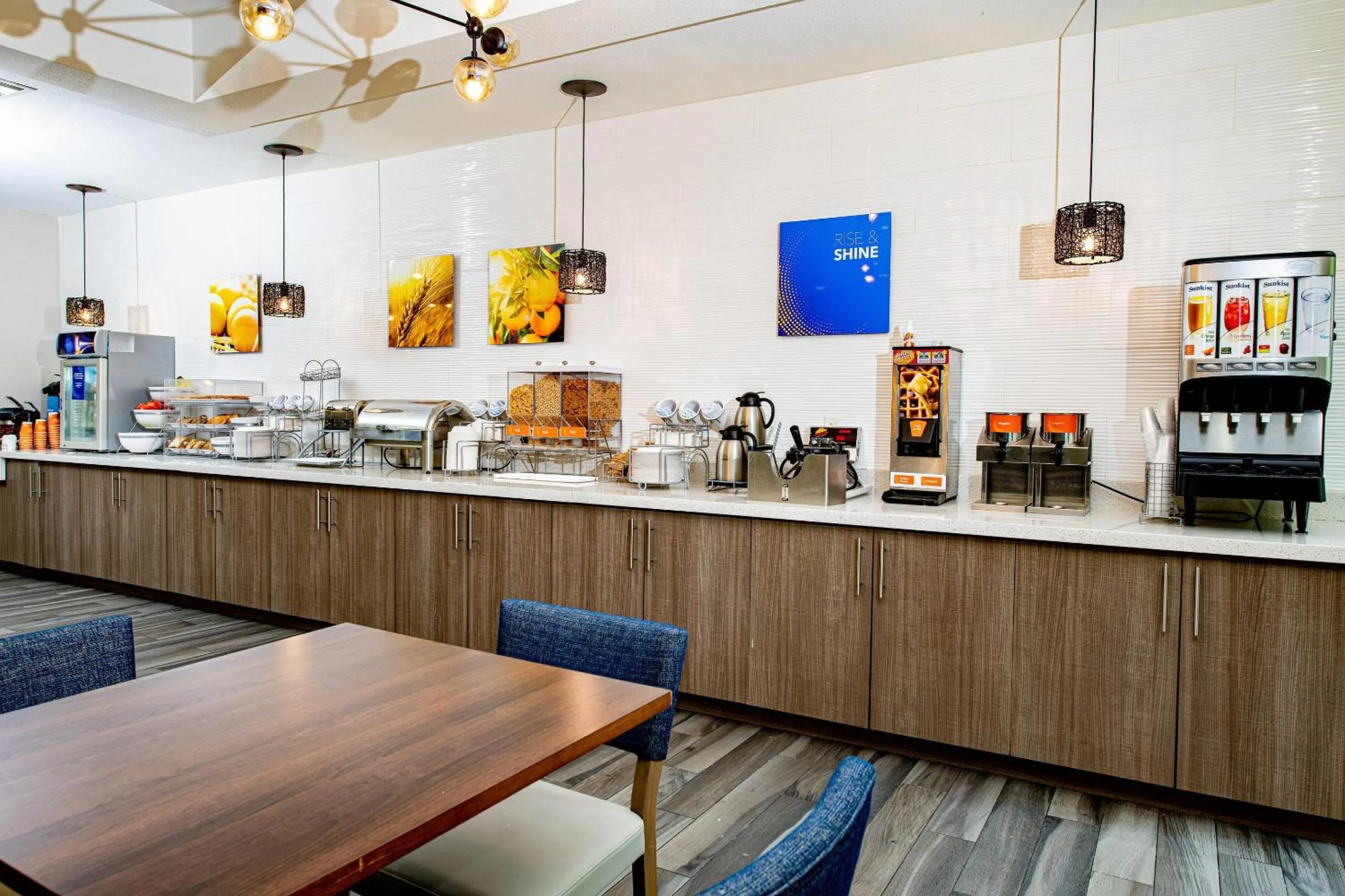 Breakfast in Comfort Suites Oil Center