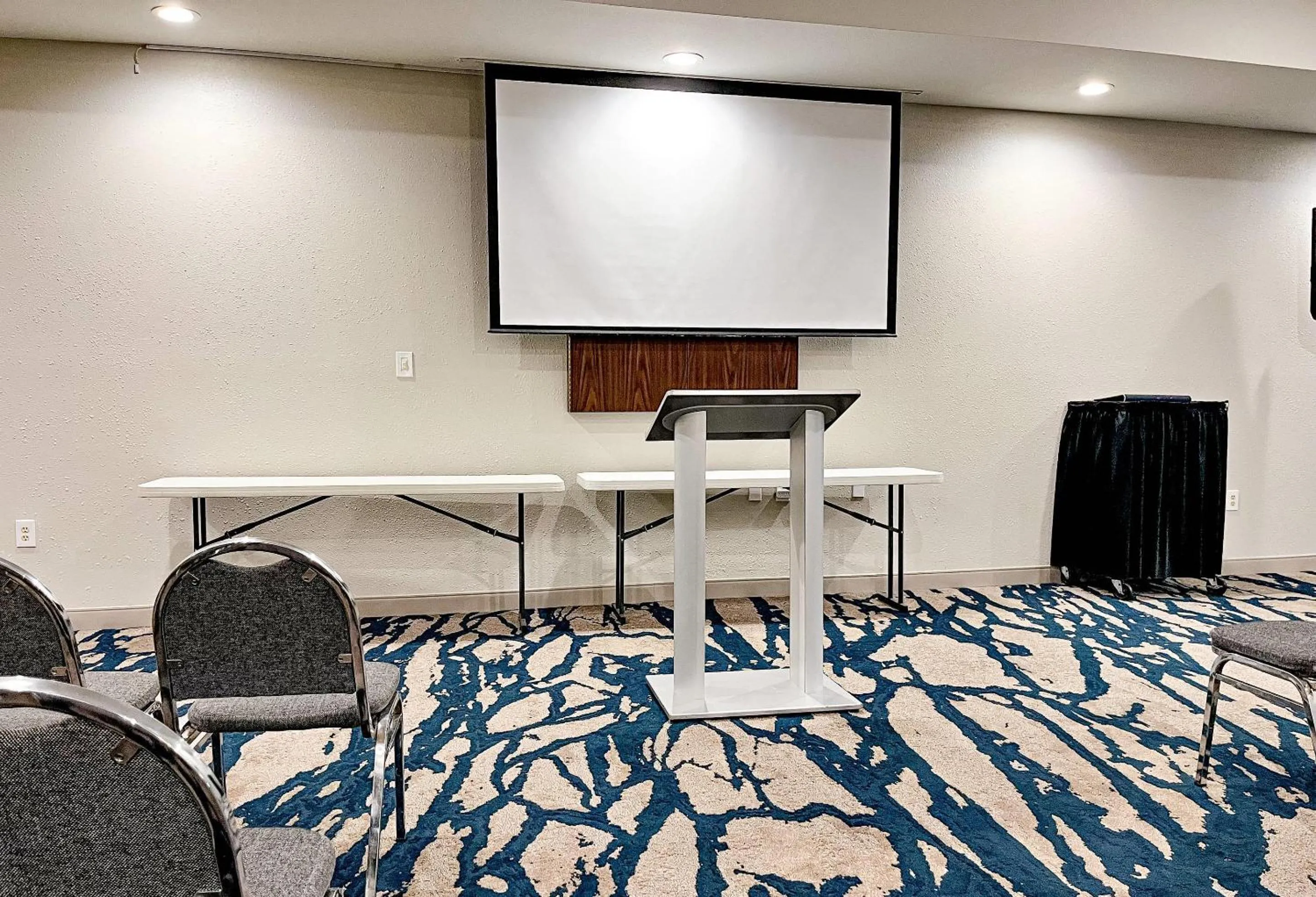Meeting/conference room in Comfort Suites Oil Center