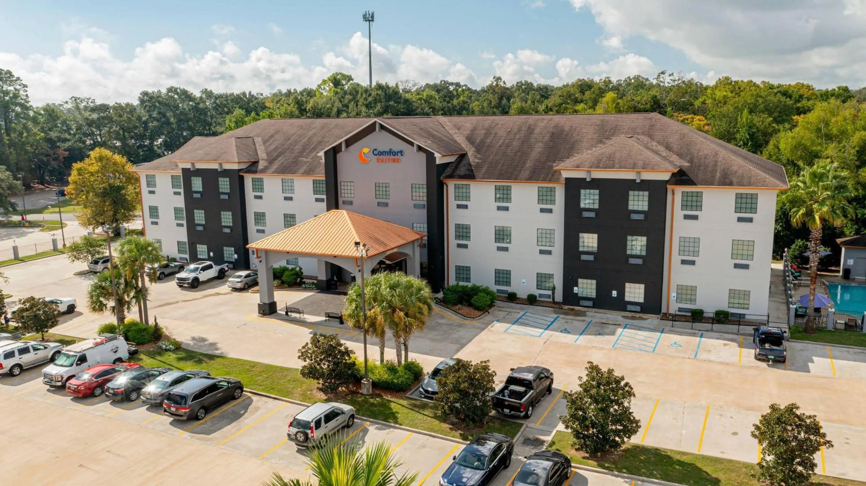 Property building in Comfort Suites Oil Center