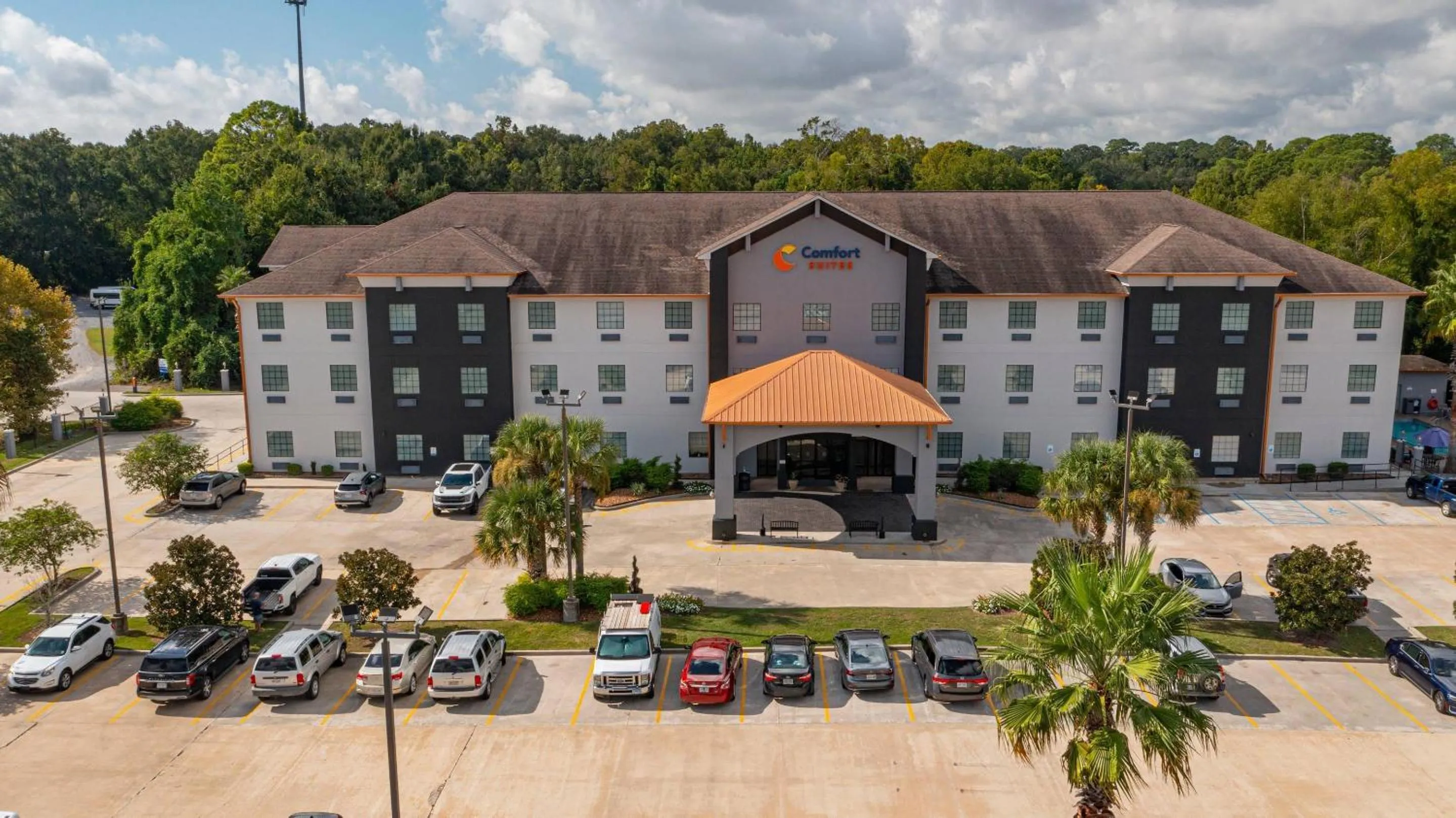 Property building in Comfort Suites Oil Center