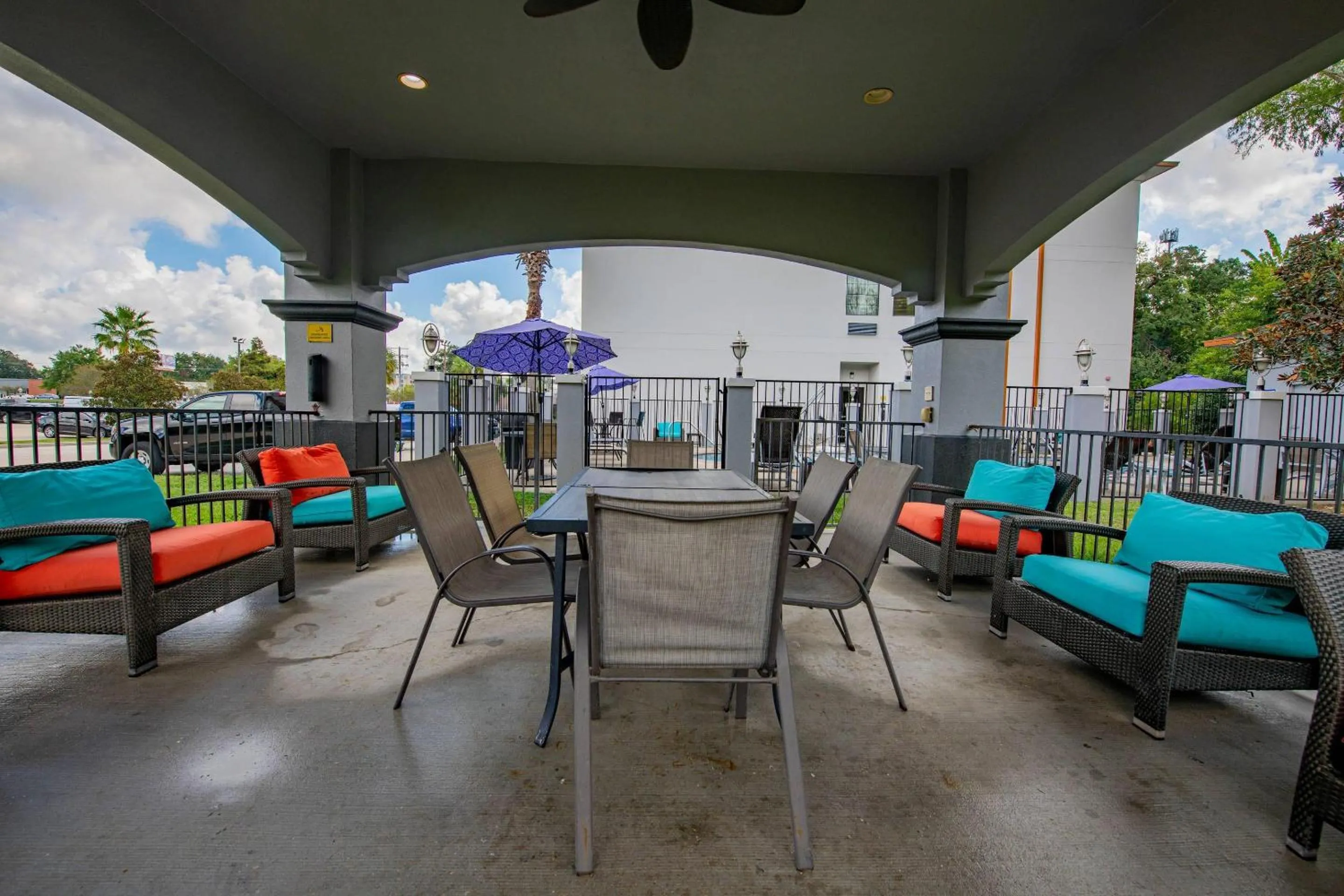 Property building in Comfort Suites Oil Center