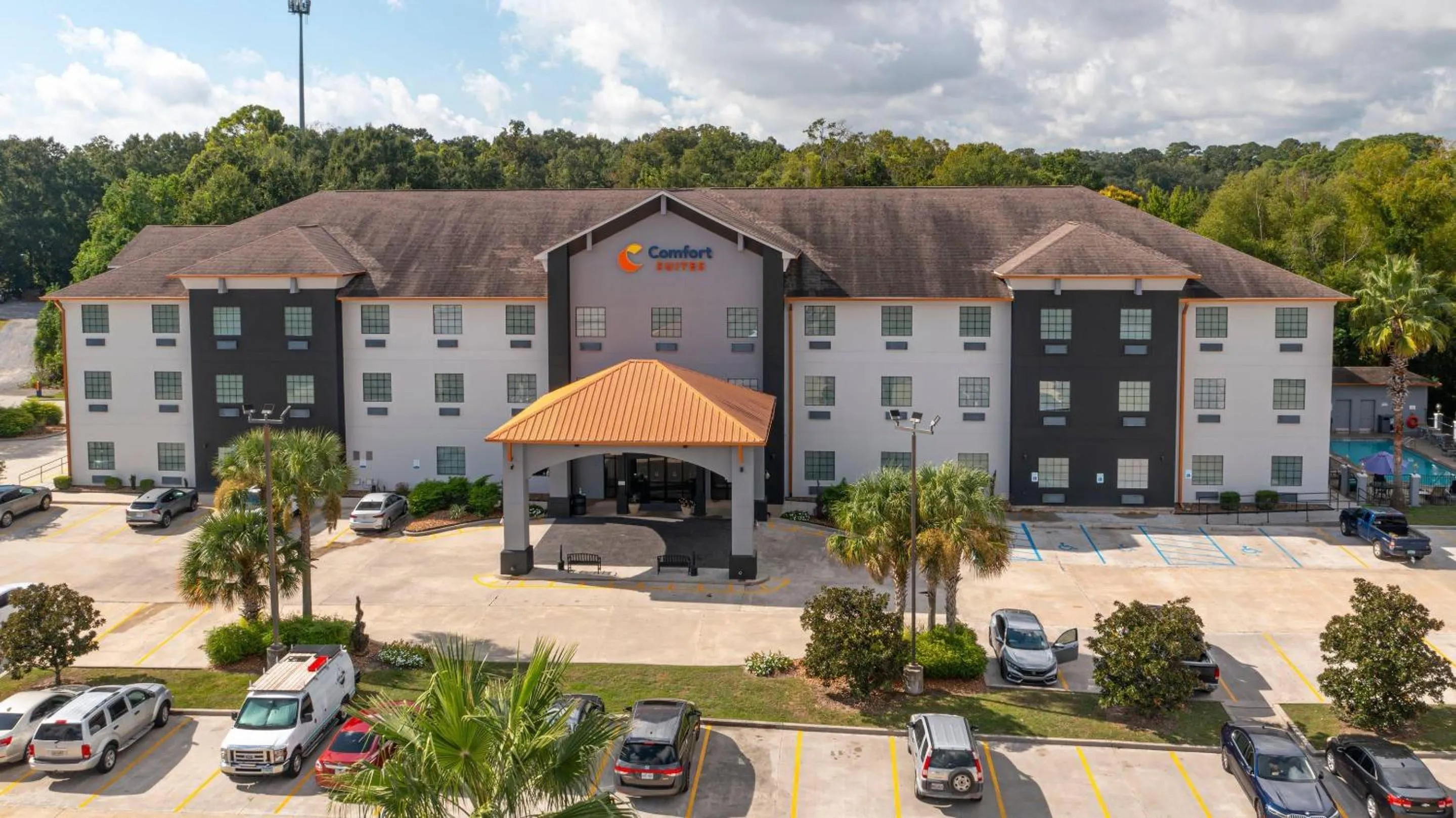 Property building in Comfort Suites Oil Center