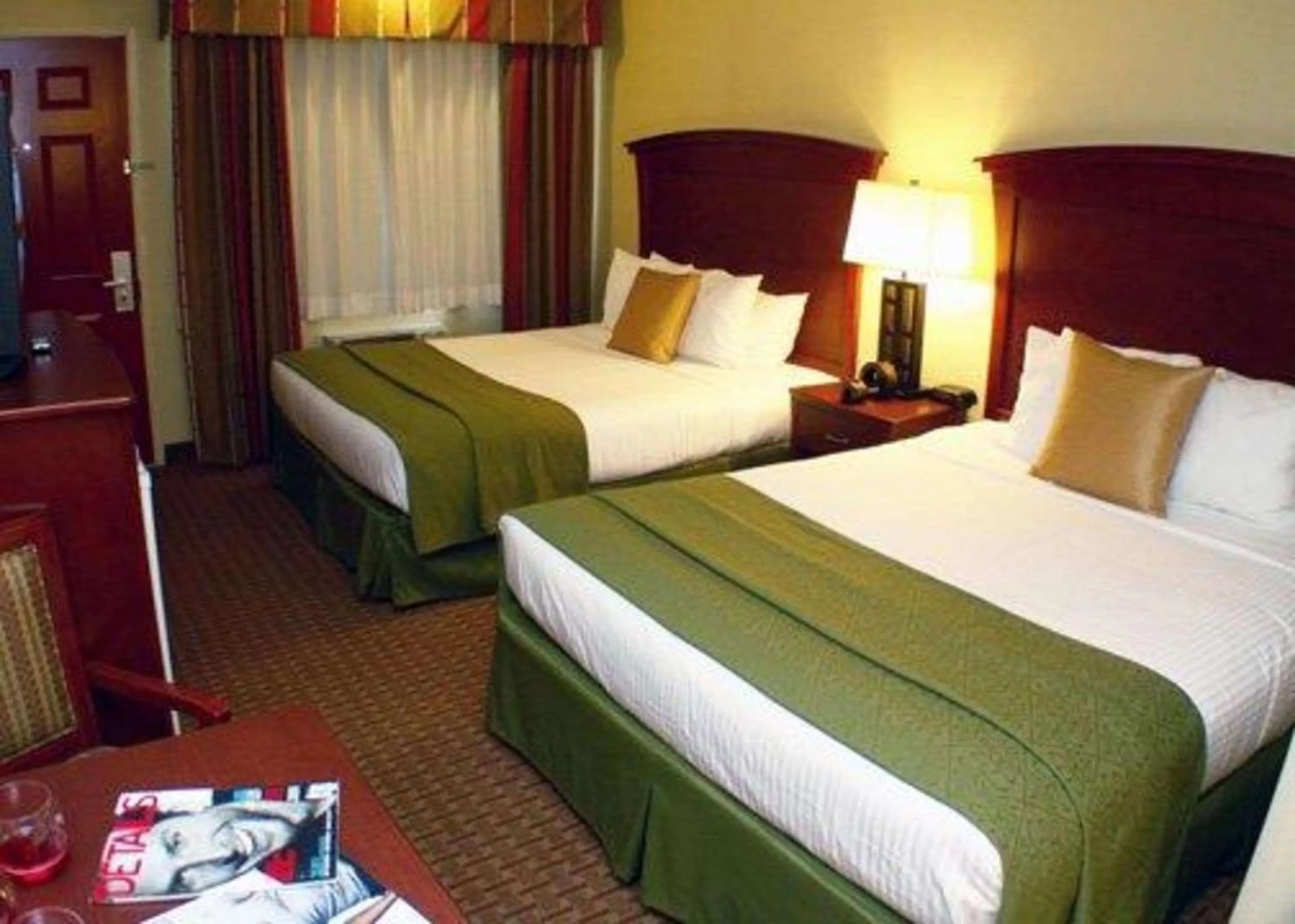 Photo of the whole room, Bed in Quality Inn & Suites Santa Cruz Mountains