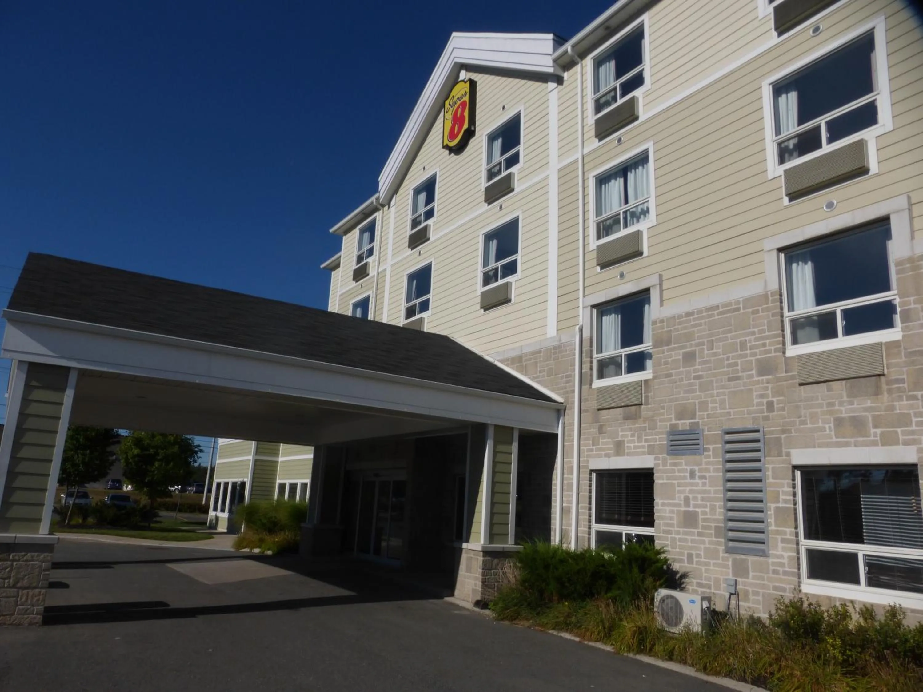 Facade/entrance in Super 8 by Wyndham Peterborough