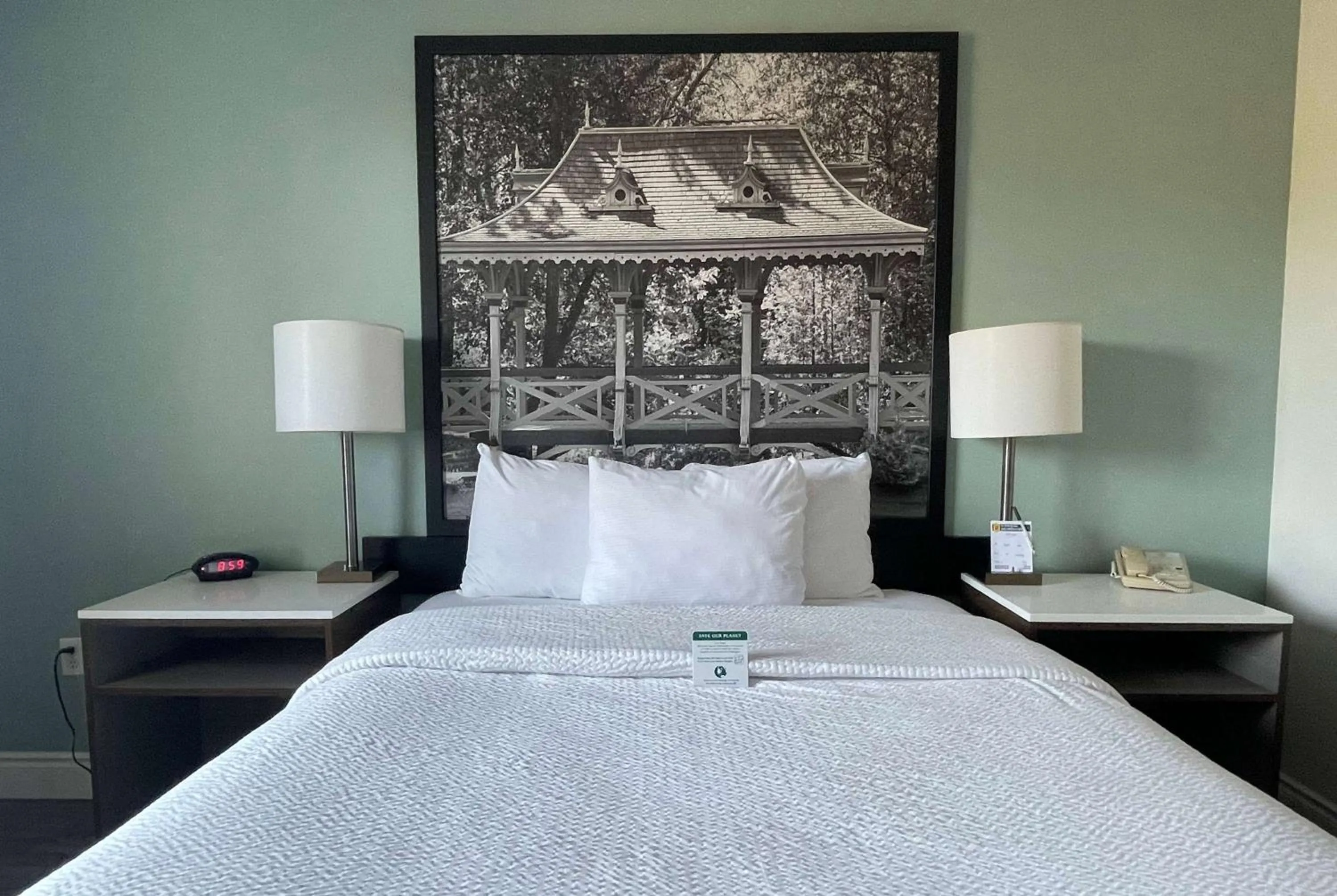 Photo of the whole room, Bed in Super 8 by Wyndham Peterborough