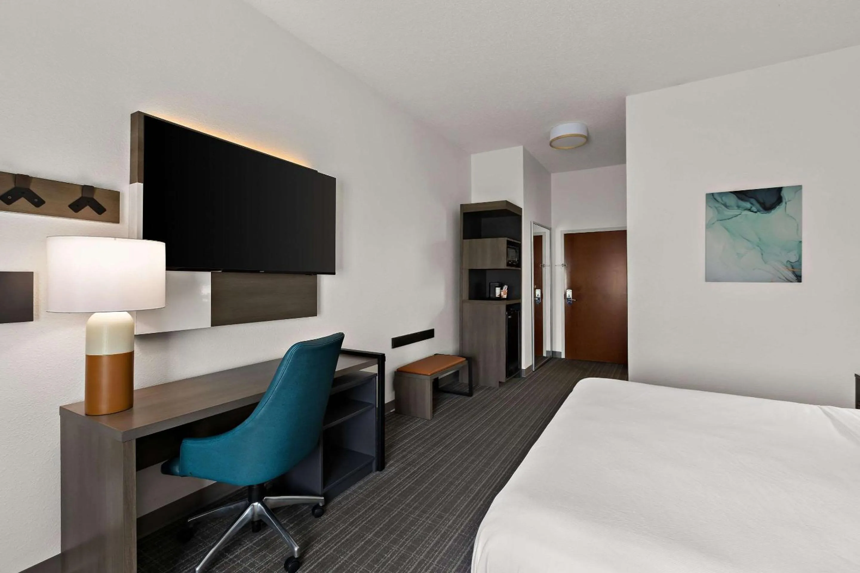 Bedroom, Bed in Comfort Inn Powell - Knoxville North