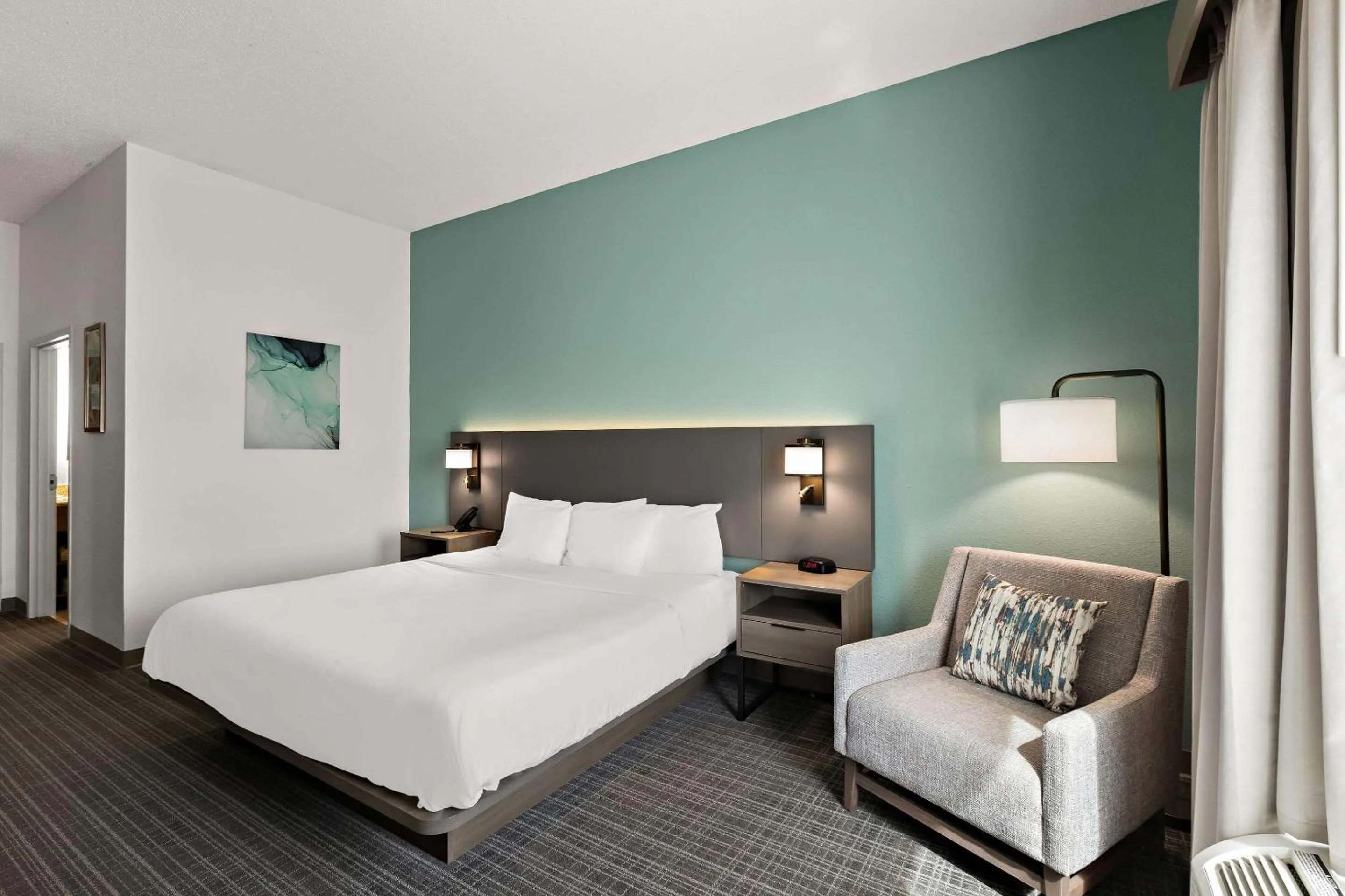 Bedroom, Bed in Comfort Inn Powell - Knoxville North