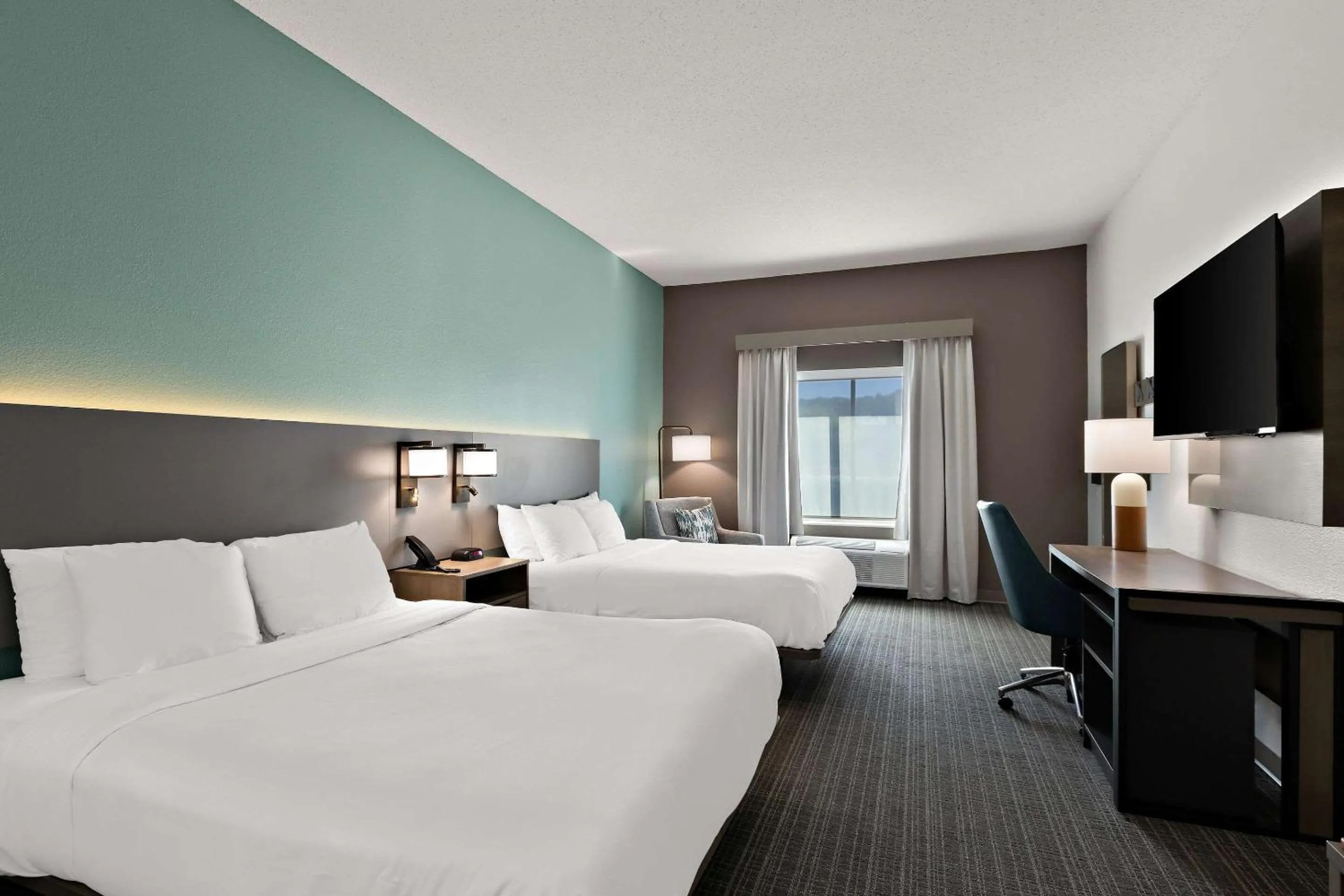 Bedroom, Bed in Comfort Inn Powell - Knoxville North