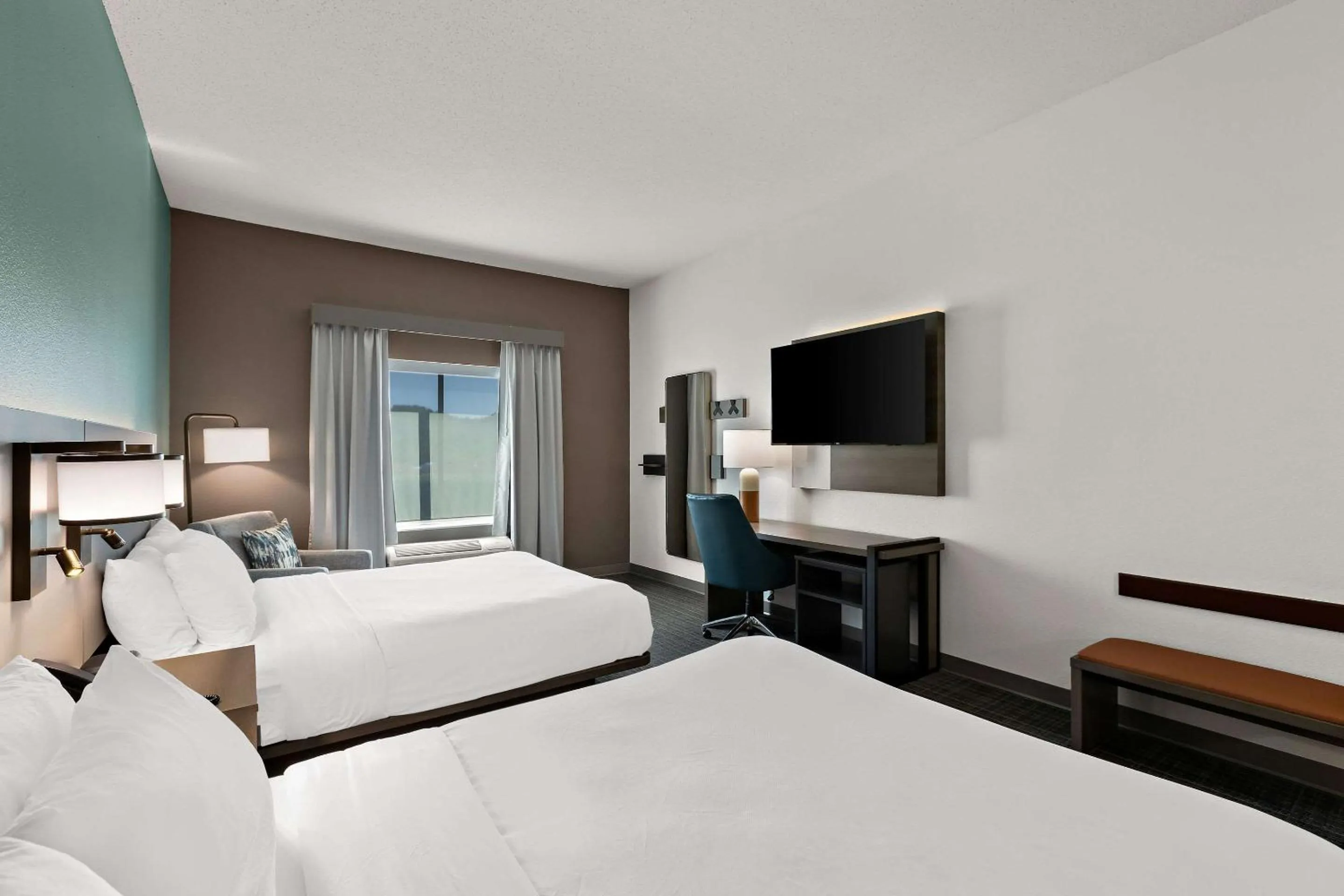 Bedroom, Bed in Comfort Inn Powell - Knoxville North