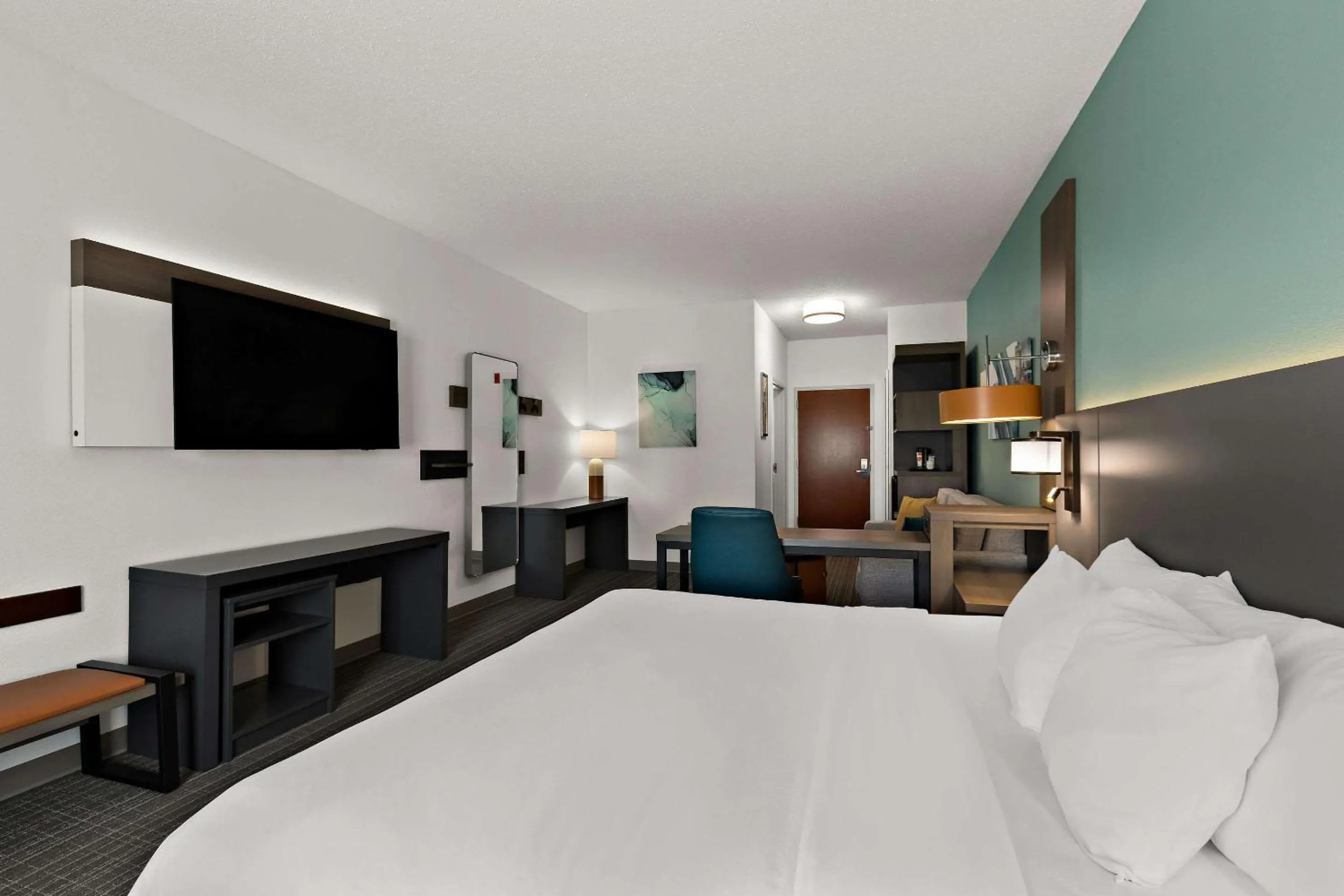 Bedroom, Bed in Comfort Inn Powell - Knoxville North