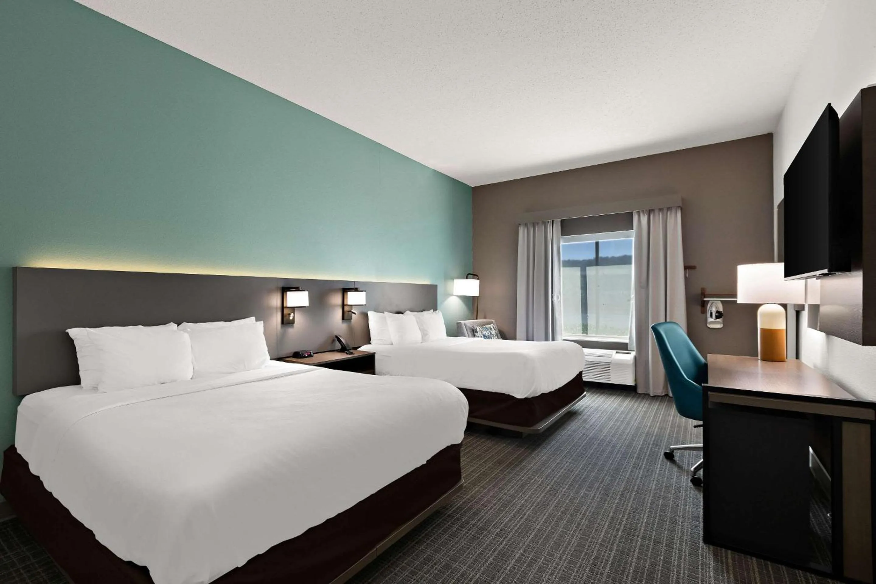 Bedroom, Bed in Comfort Inn Powell - Knoxville North