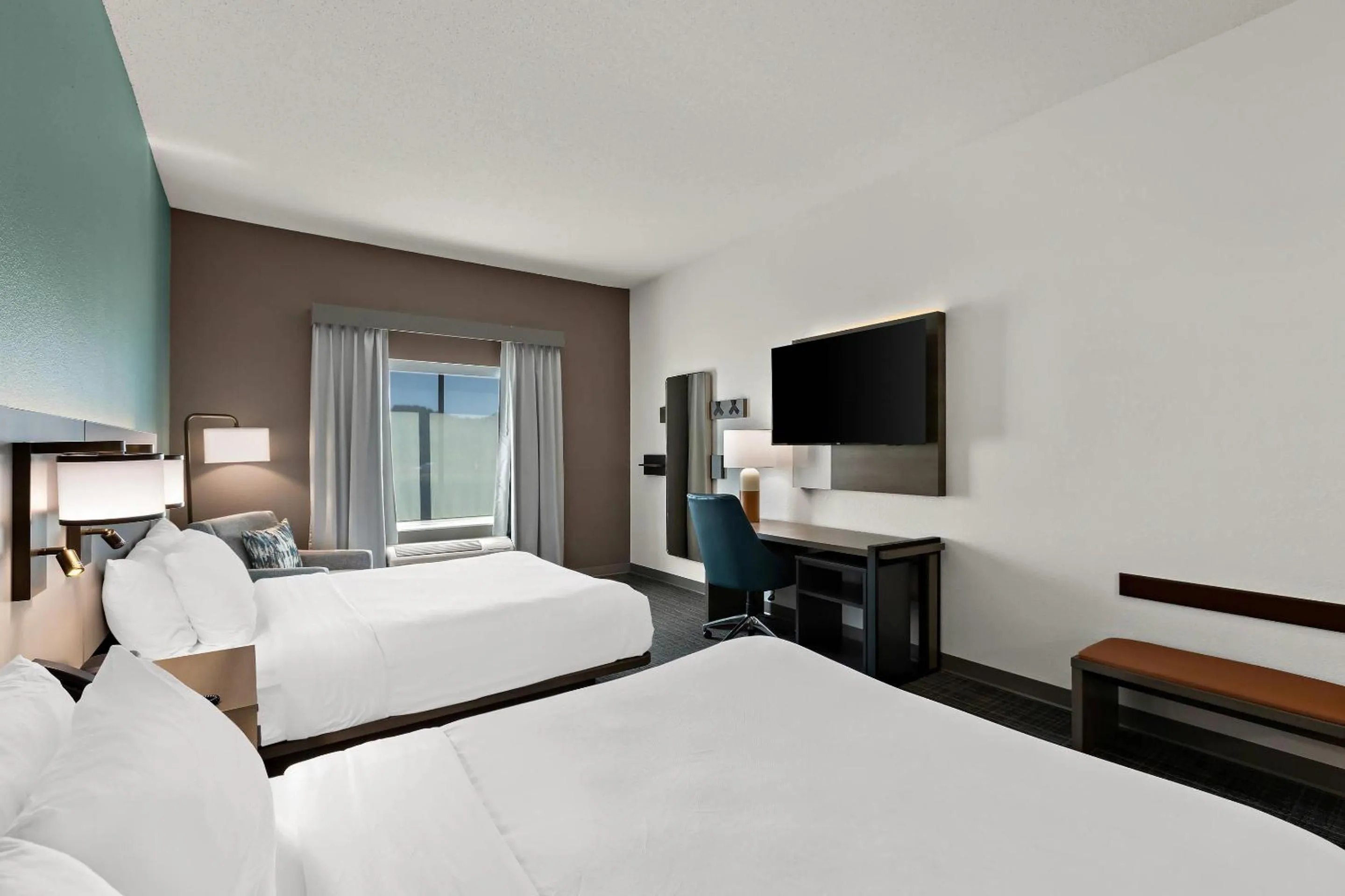 Bedroom, Bed in Comfort Inn Powell - Knoxville North