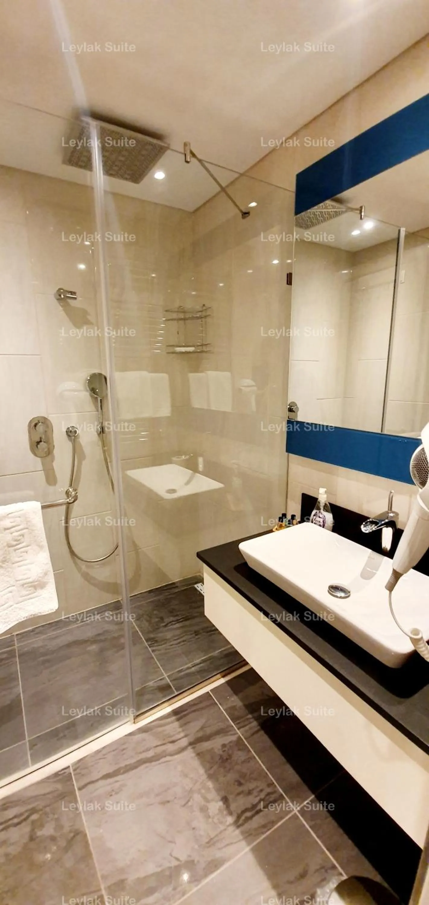 Shower in Taksim leylak suite