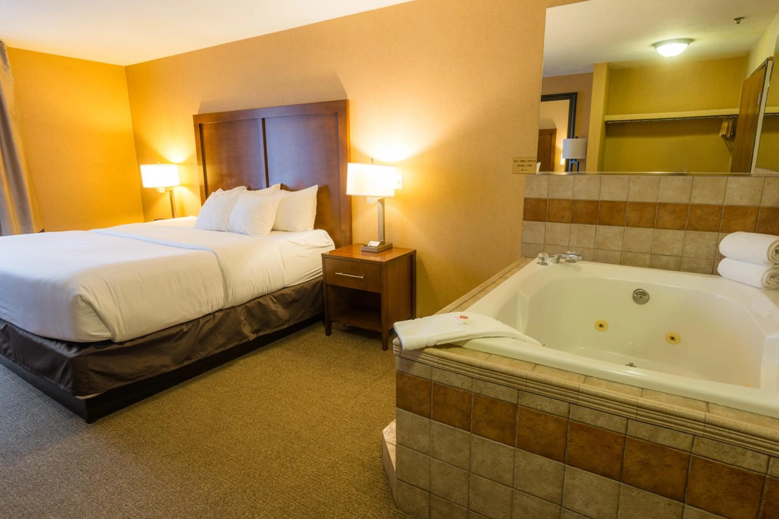 Hot Tub, Bed in Comfort Inn & Suites