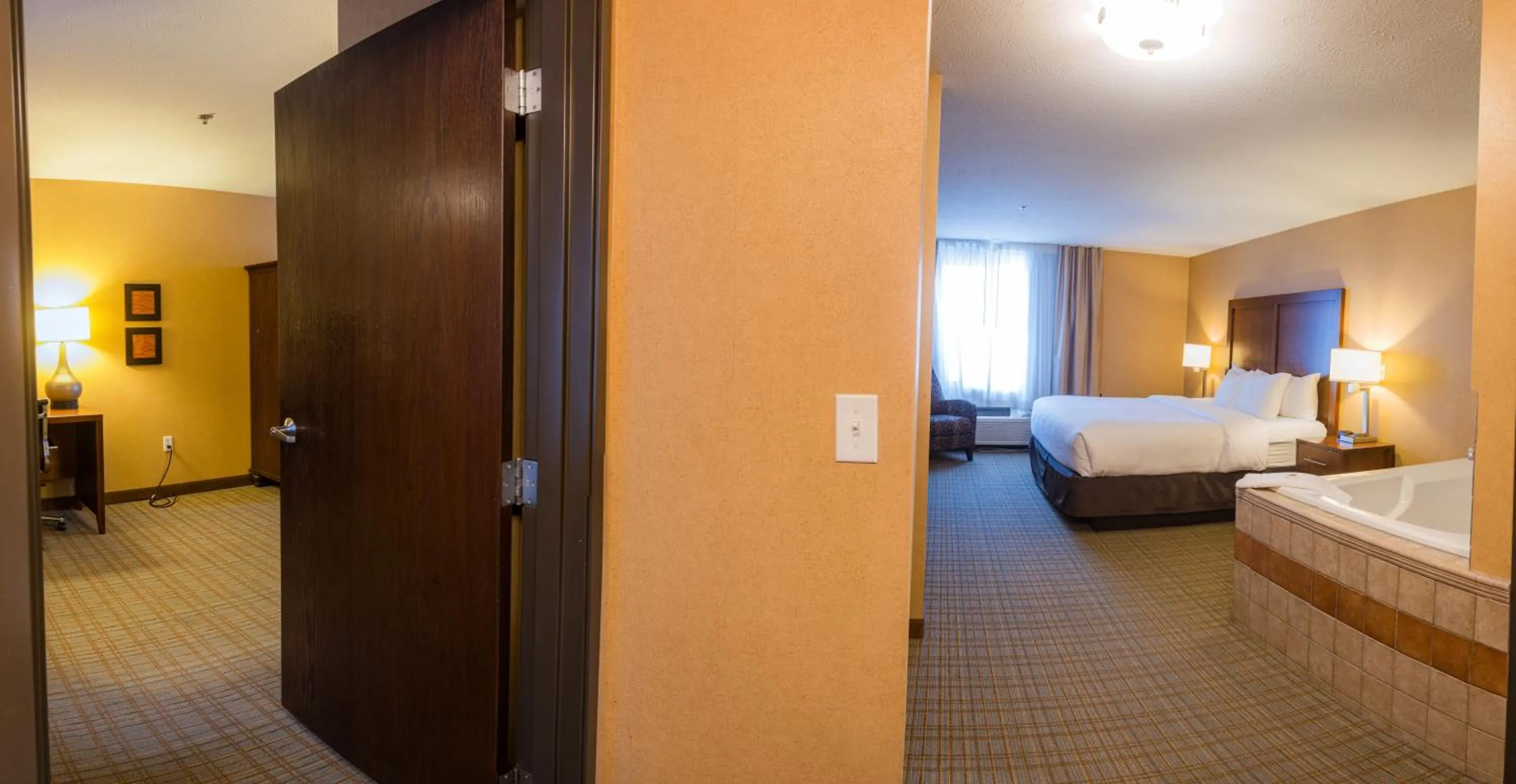 Photo of the whole room, Bed in Comfort Inn & Suites