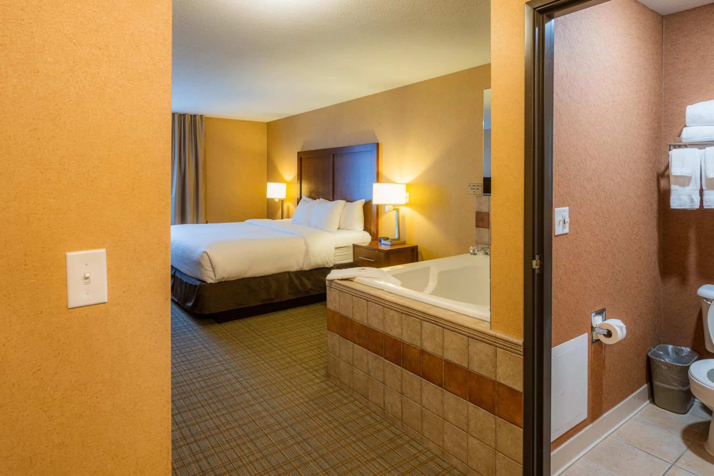 Hot Tub, Bed in Comfort Inn & Suites