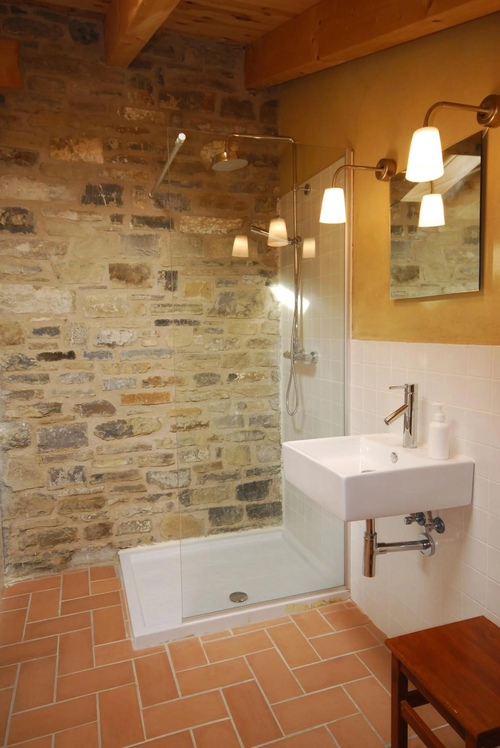 Shower in O Chardinet d'a Formiga