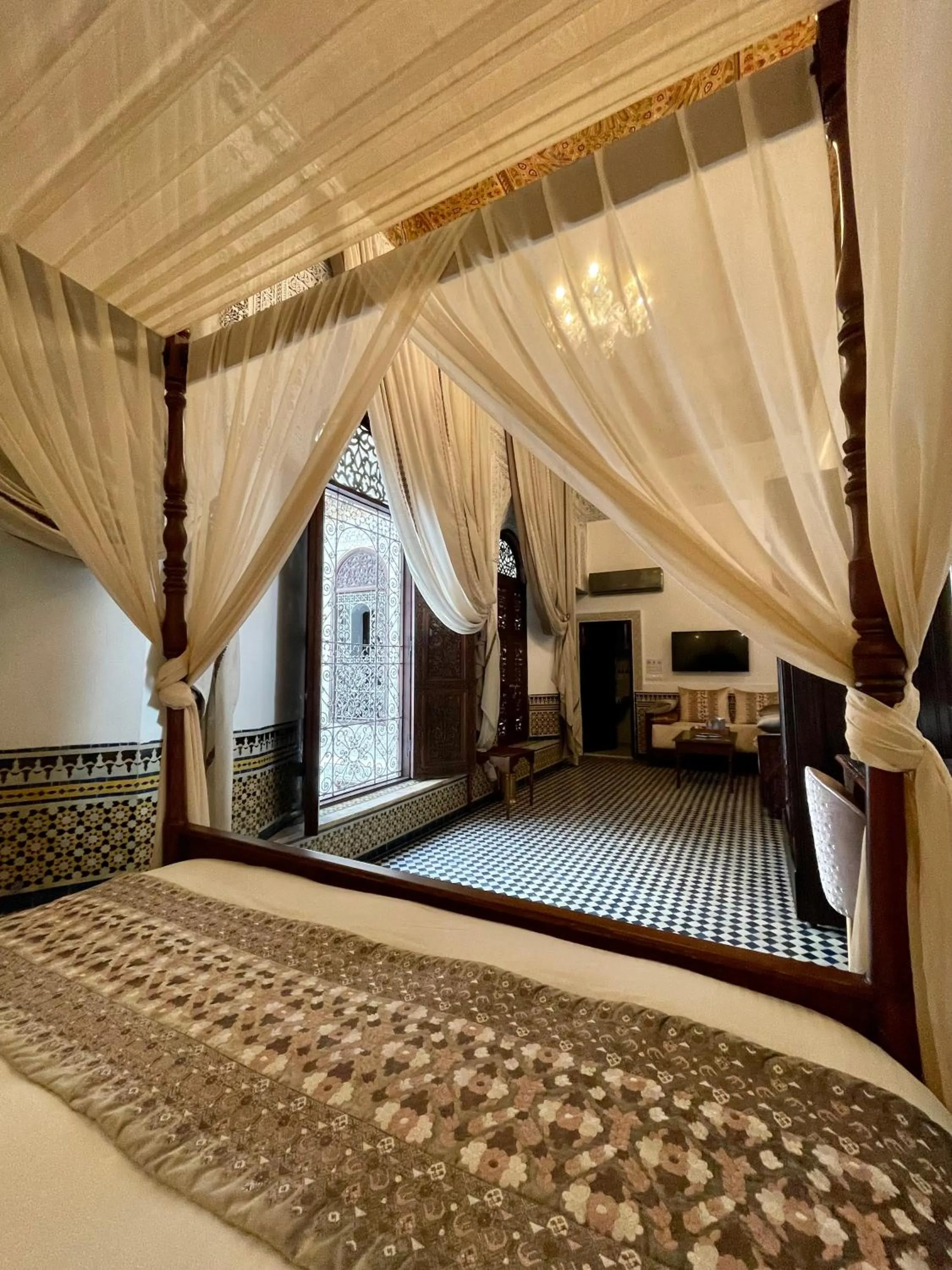 Bed in Le Grand Alcazar - Riad