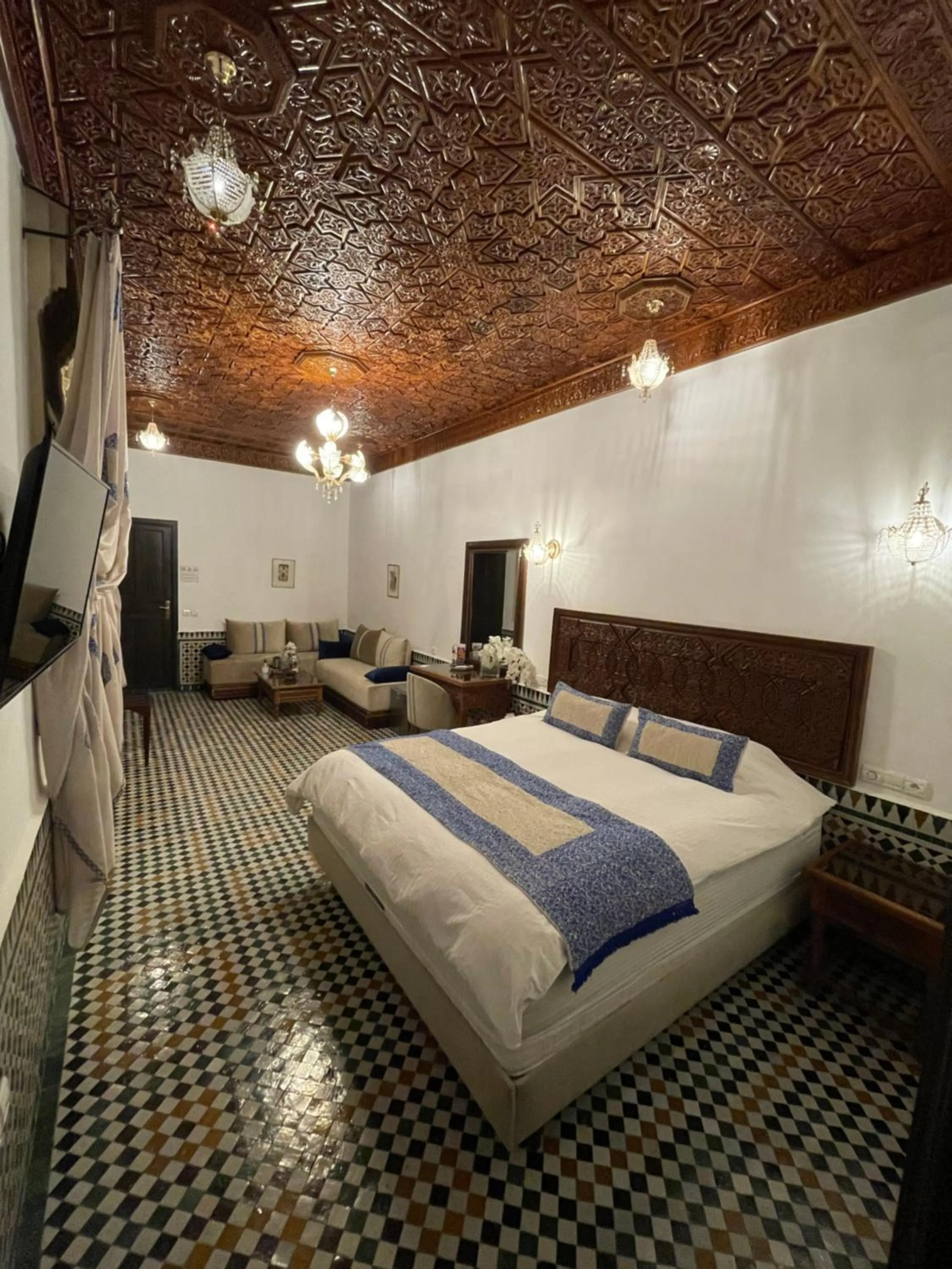 Bed in Le Grand Alcazar - Riad