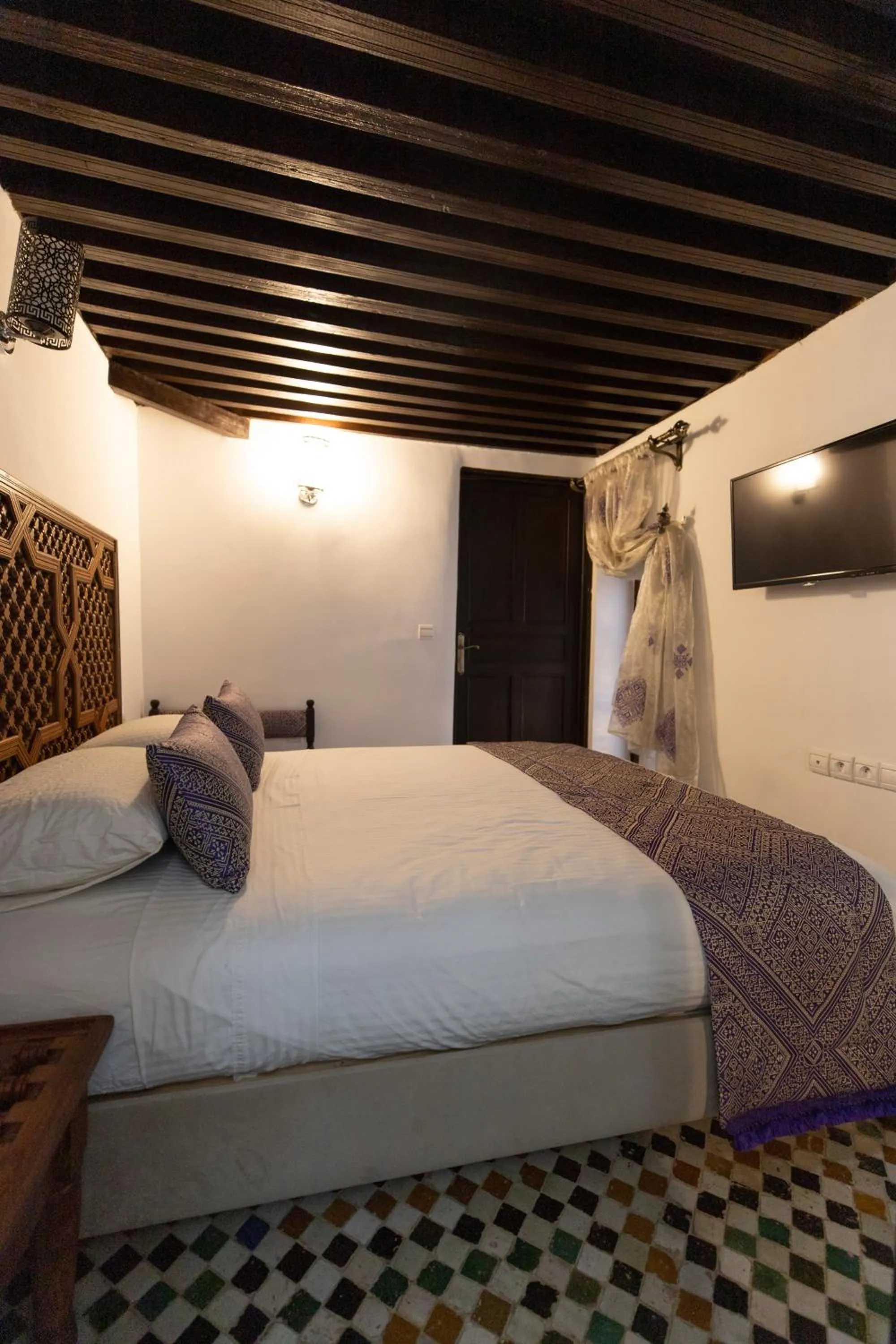 Bed in Le Grand Alcazar - Riad