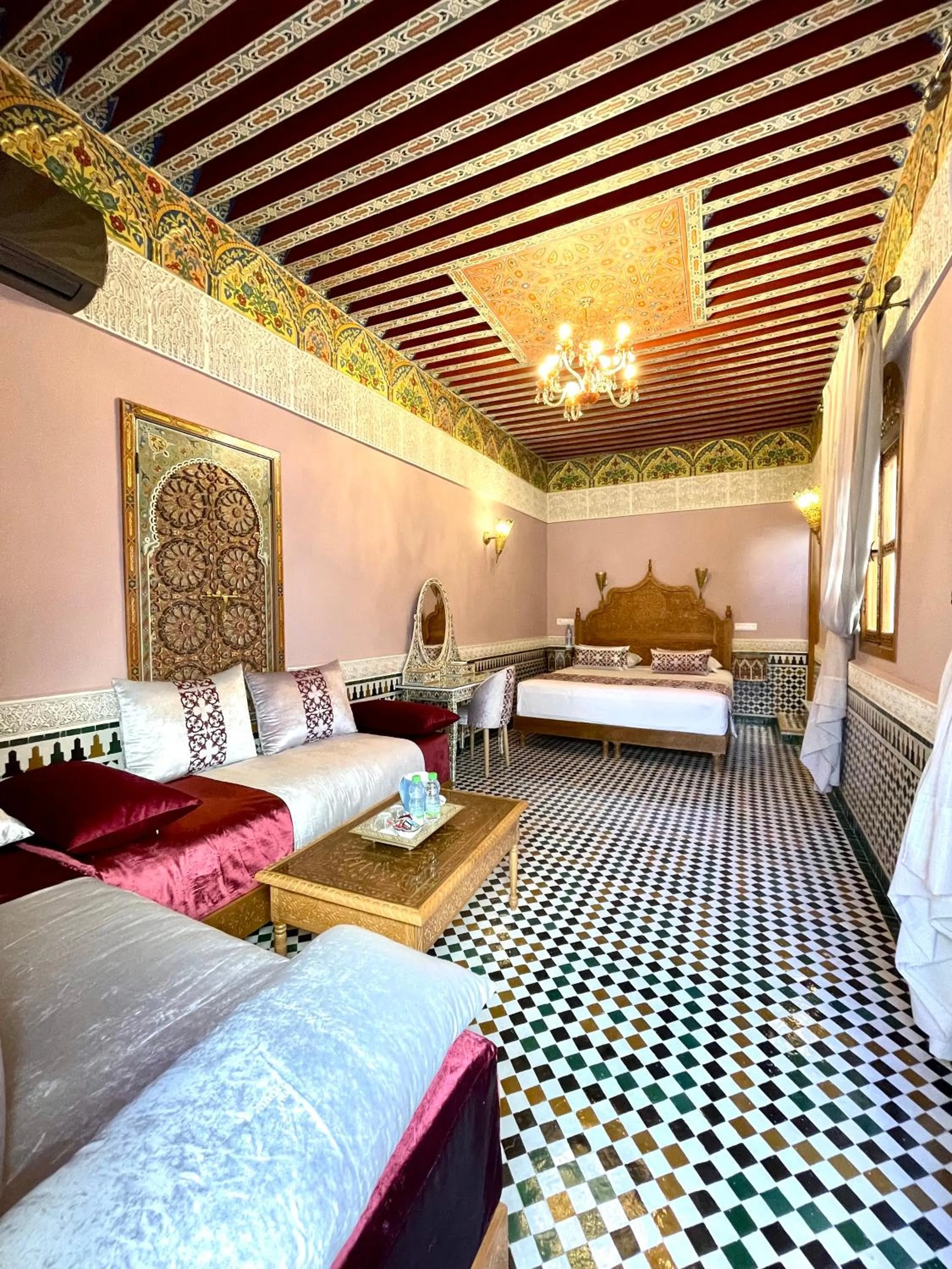 Bed in Le Grand Alcazar - Riad