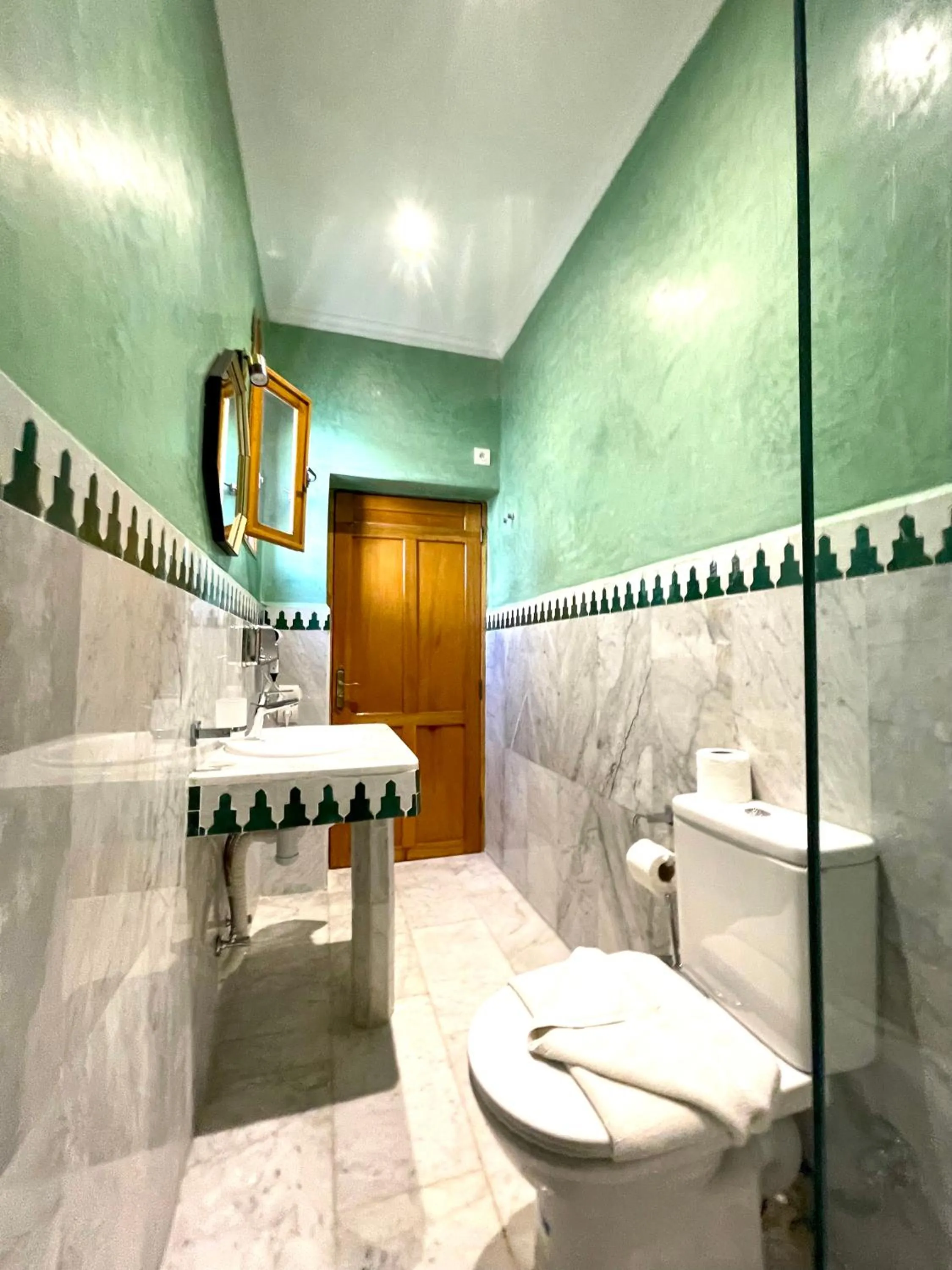 Toilet in Le Grand Alcazar - Riad