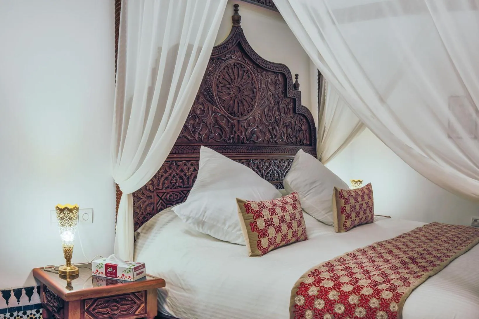 Bed in Le Grand Alcazar - Riad