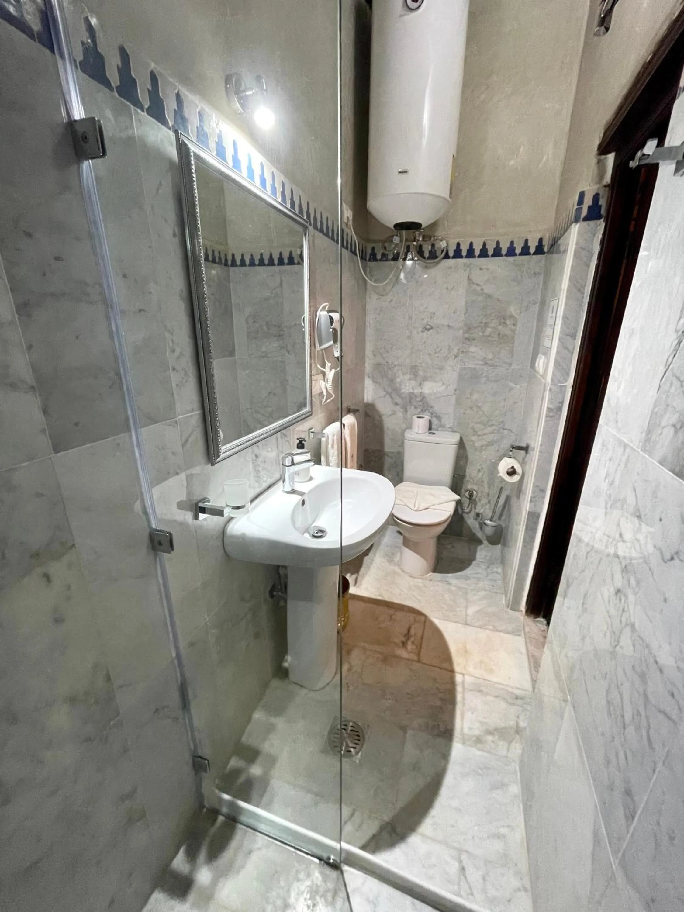 Shower in Le Grand Alcazar - Riad