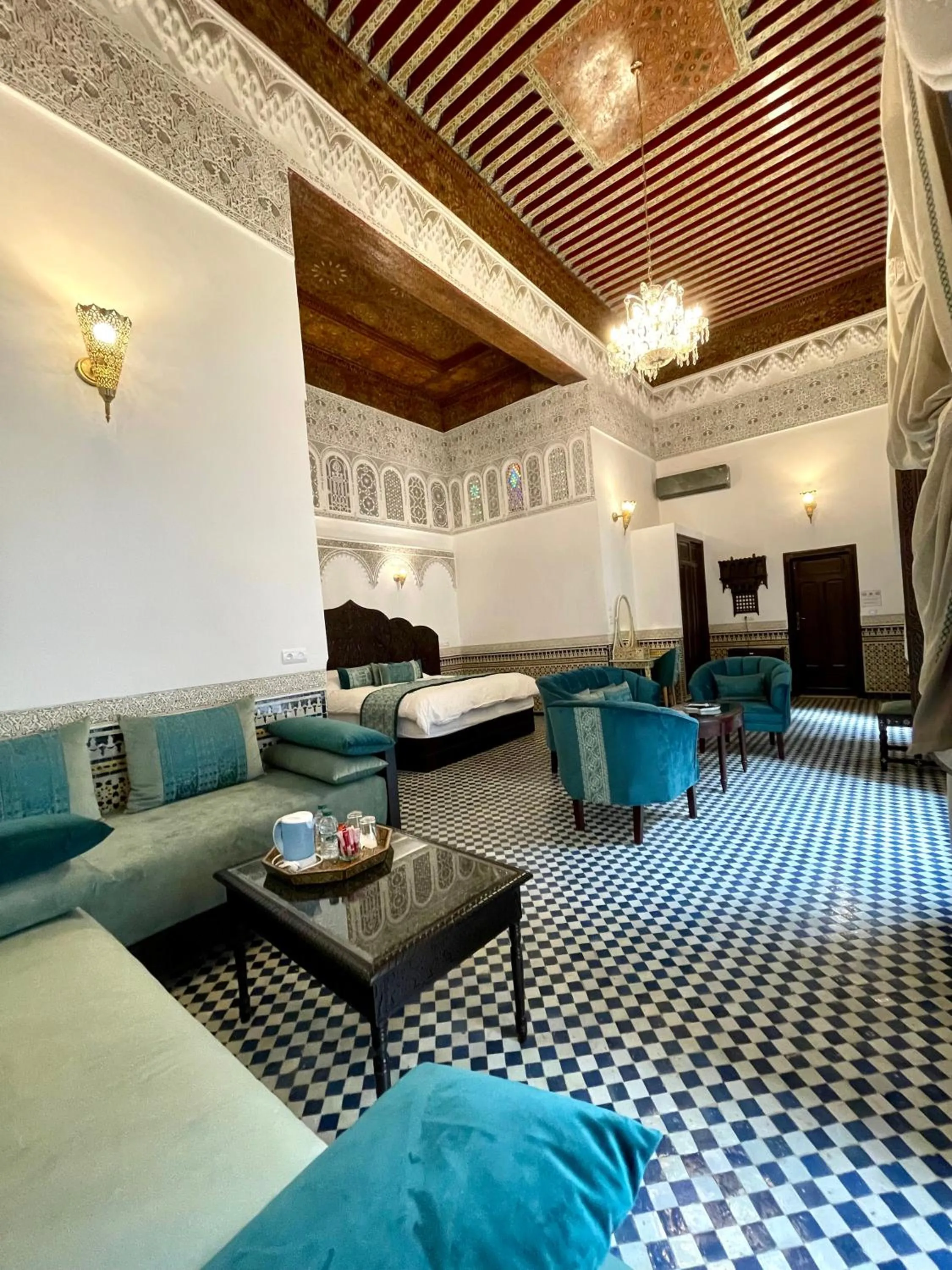 Bed in Le Grand Alcazar - Riad