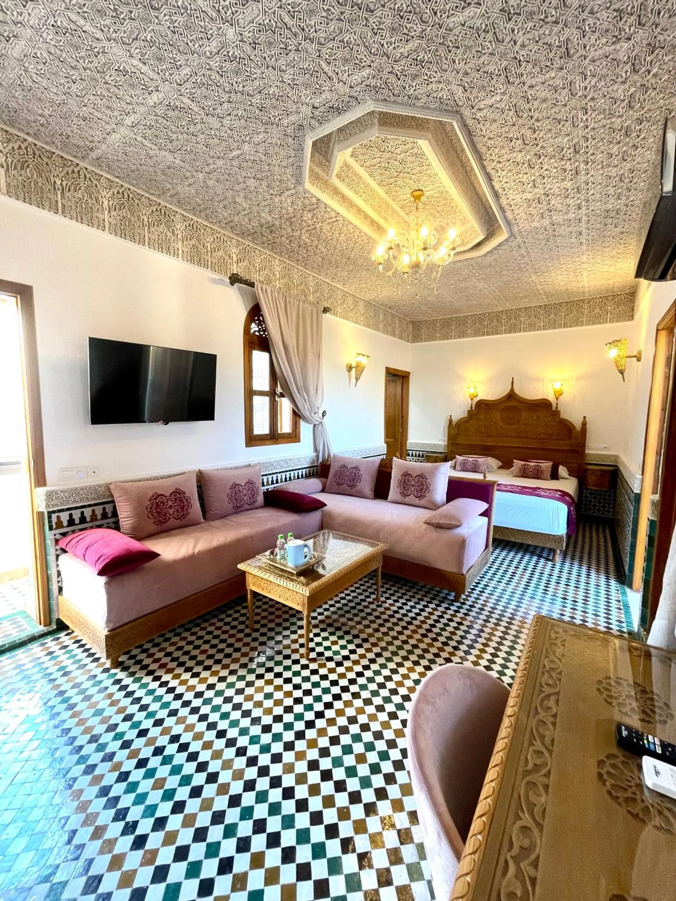 Bed in Le Grand Alcazar - Riad