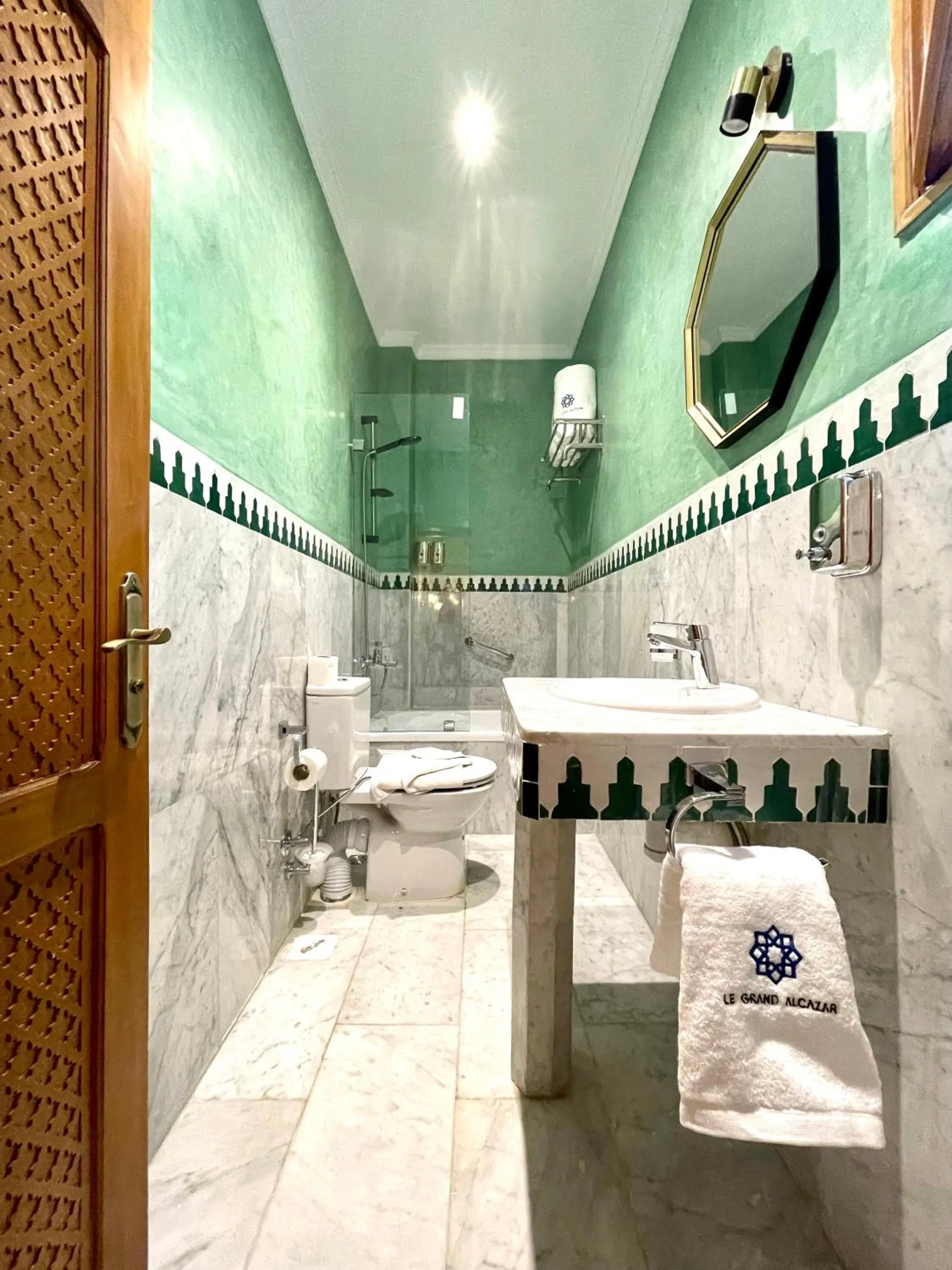 Shower in Le Grand Alcazar - Riad