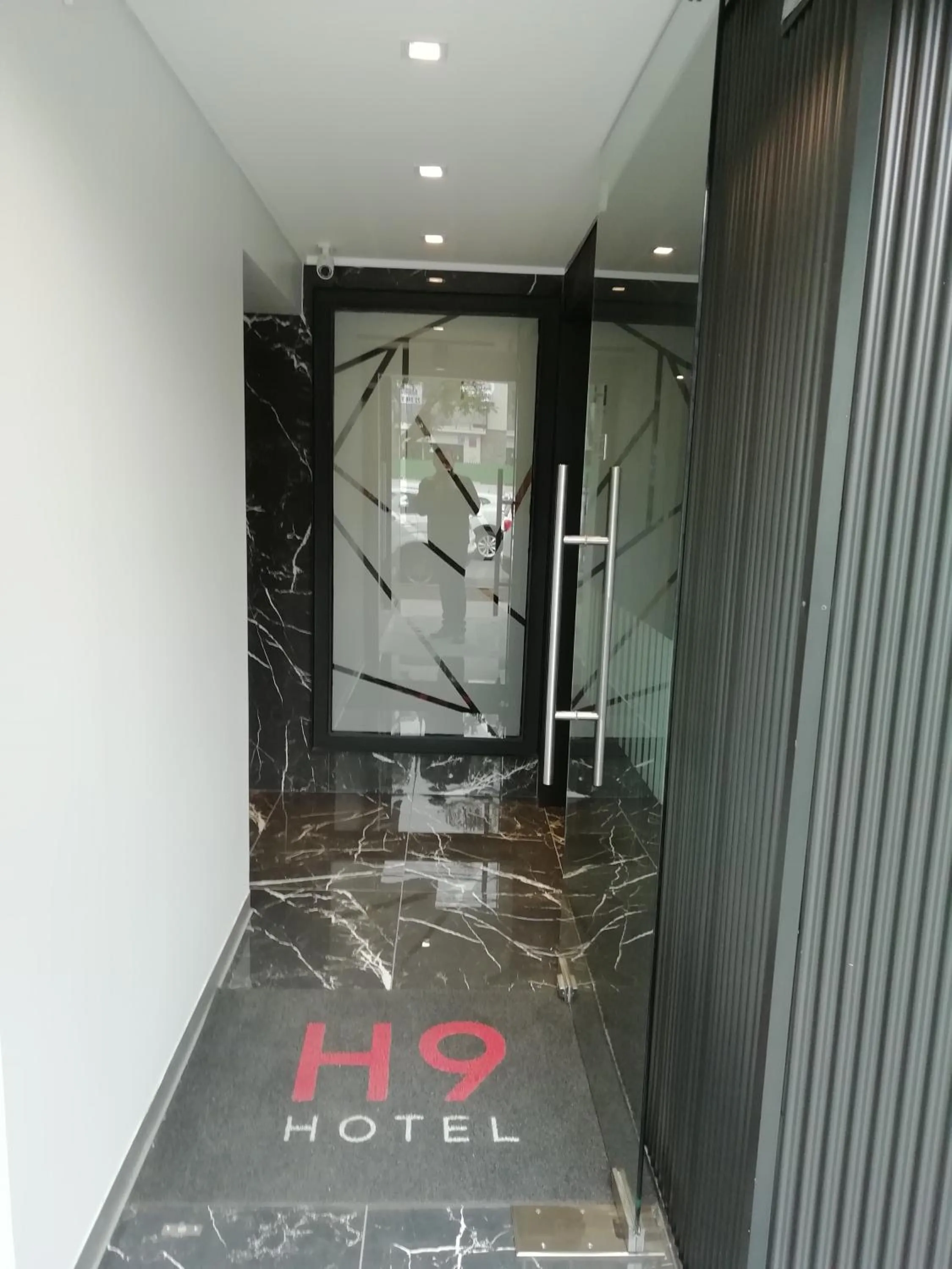 Facade/entrance in Hotel H9