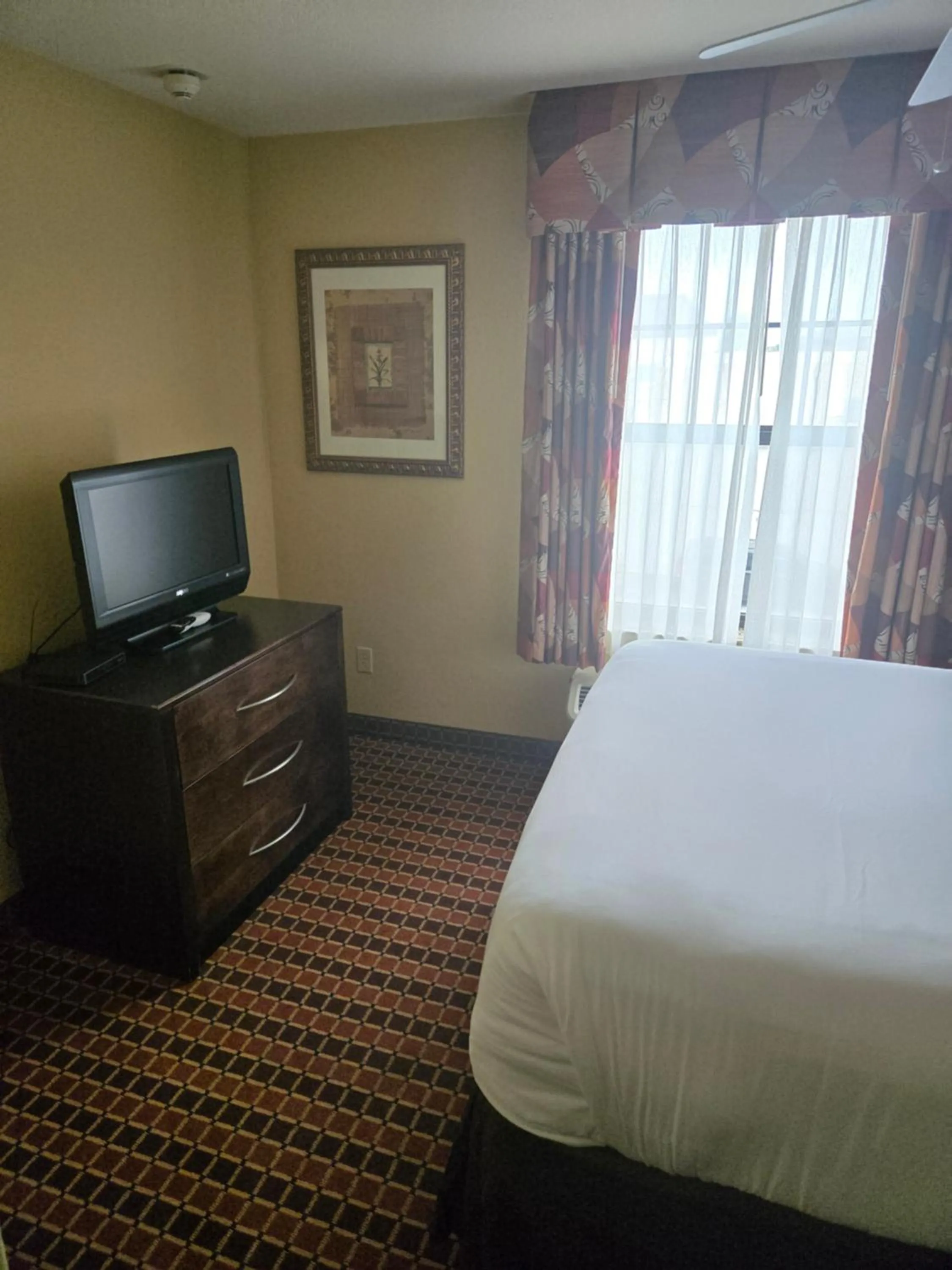 Bed in Affordable Suites of America Rogers - Bentonville