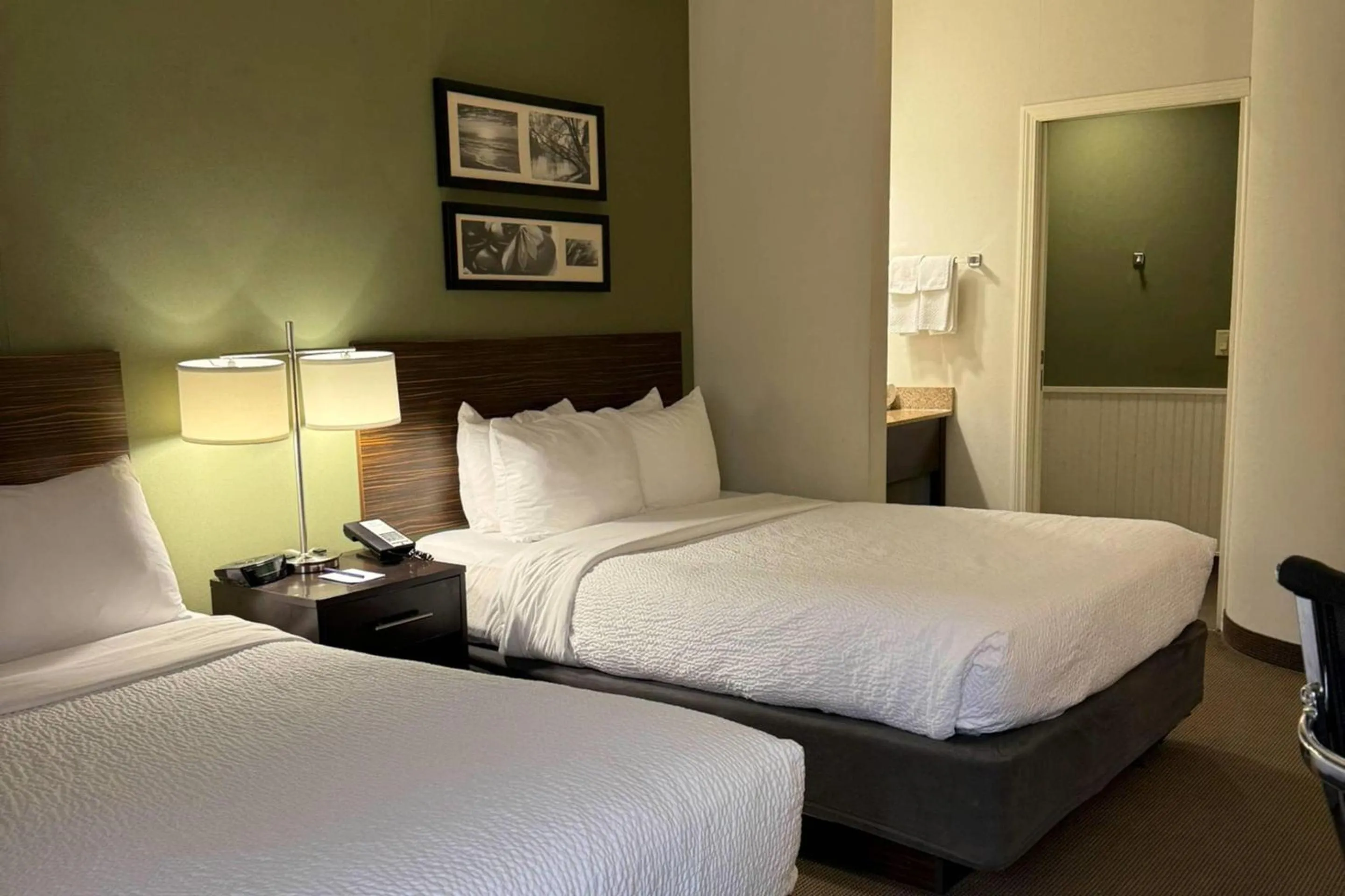 Bedroom, Bed in Sleep Inn & Suites Queensbury - Lake George