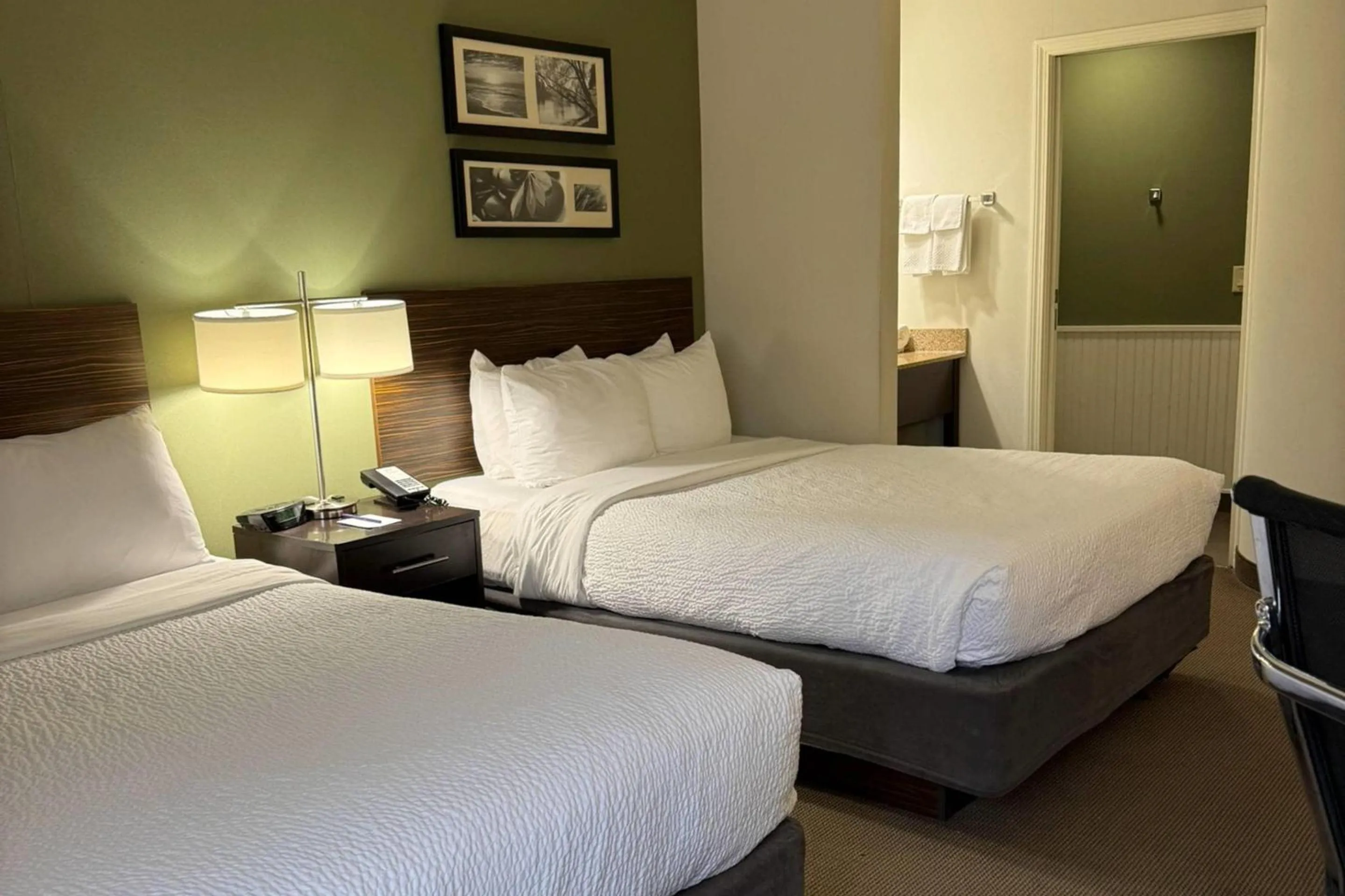 Bedroom, Bed in Sleep Inn & Suites Queensbury - Lake George